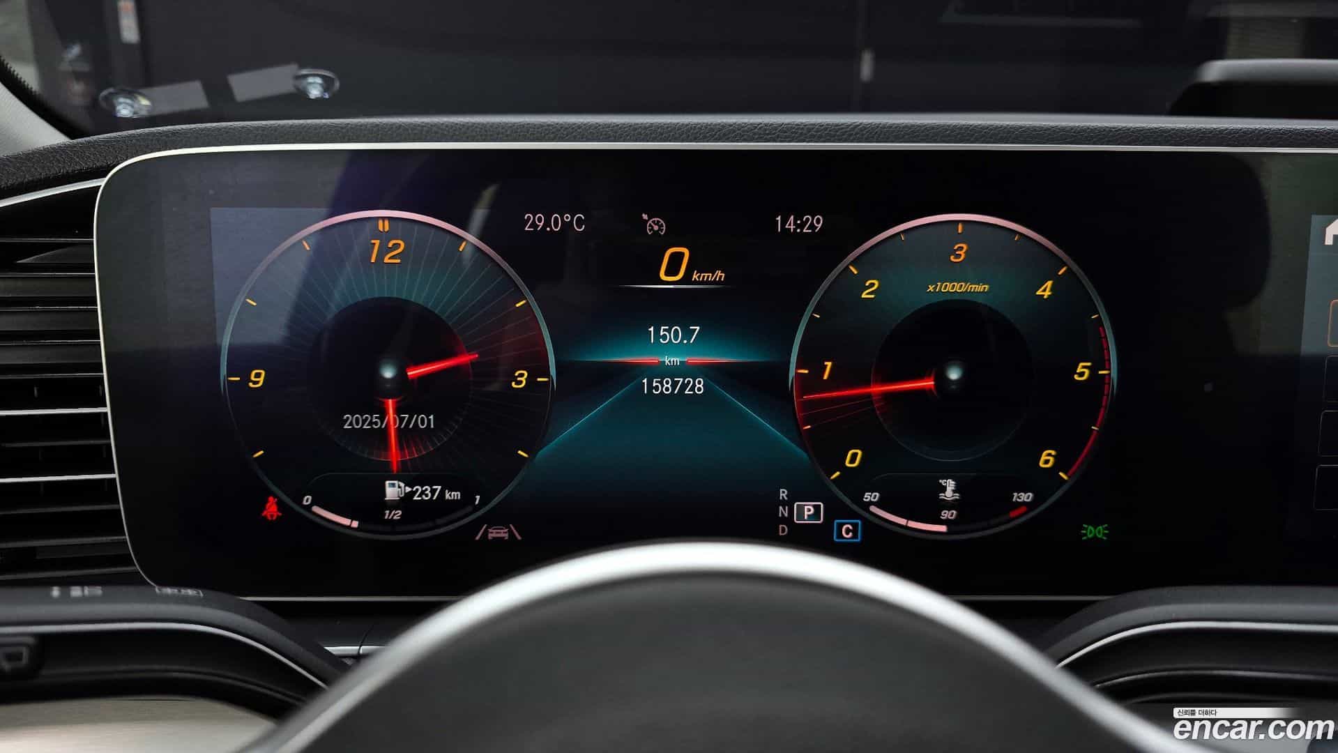 GLE-Class Mercedes-Benz 2019.10-INNER-008