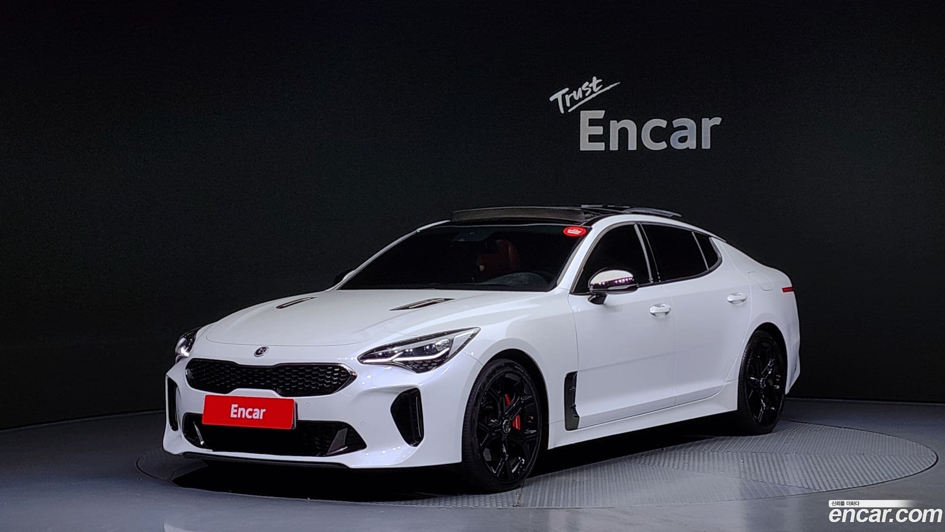 Main__Slider__Photo:Stinger Kia 2020.2-0