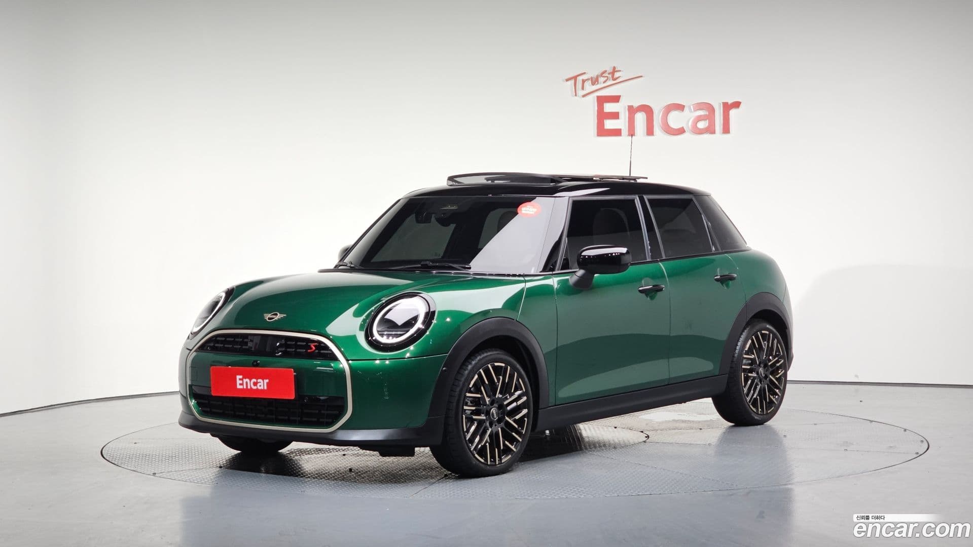 Main__Slider__Photo:Cooper Mini 2024.11-0