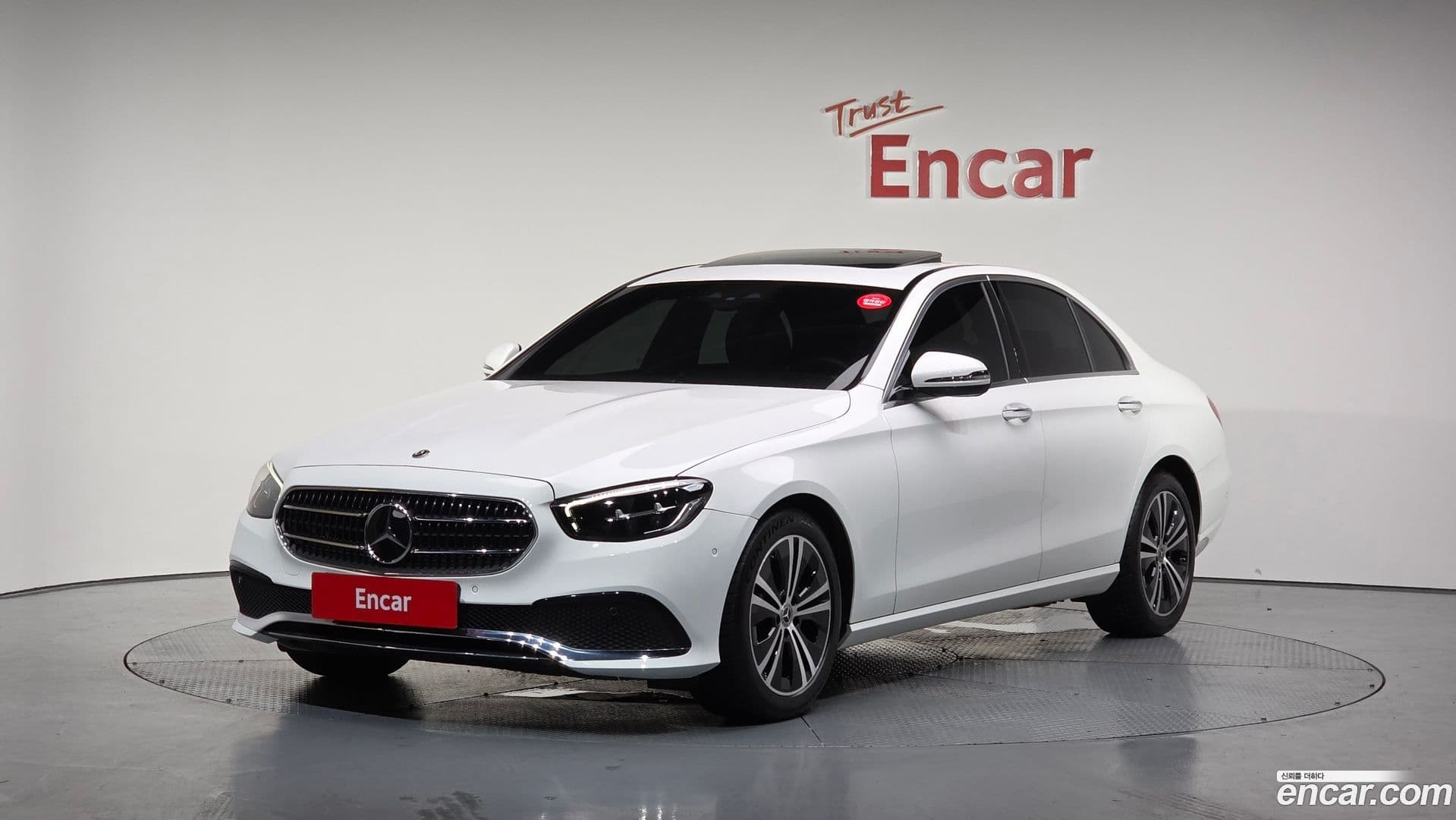 Main__Slider__Photo:E-Class Mercedes-Benz 2021.6-0
