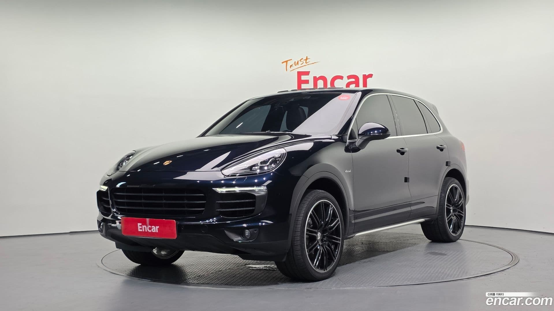 Main__Slider__Photo:Cayenne Porsche 2015.4-0