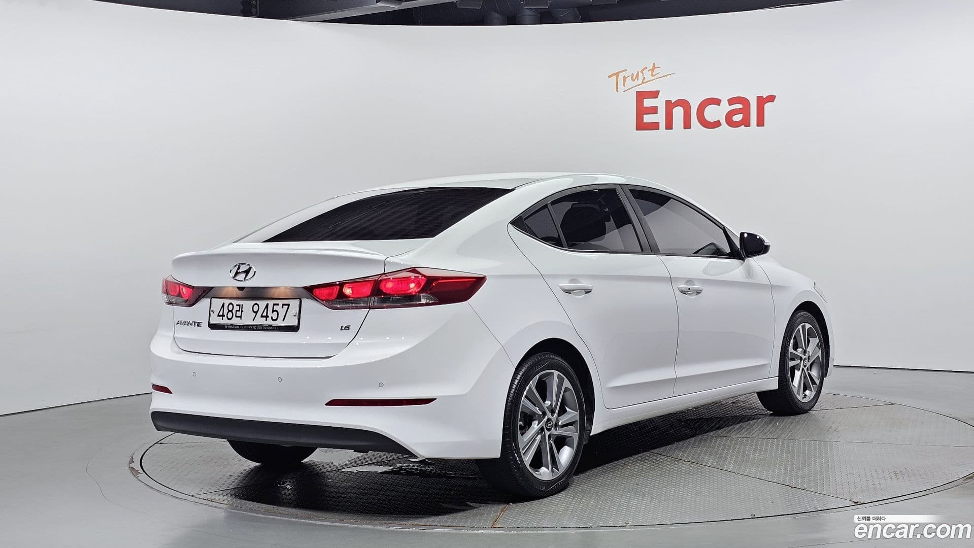 Main__Slider__Photo:AVANTE Hyundai 2017.6-0