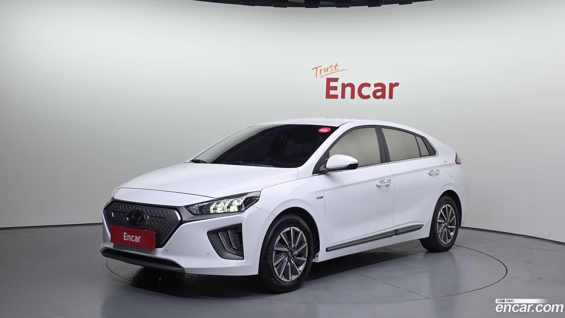 Main__Slider__Photo:Ioniq Hyundai 2020.0-0