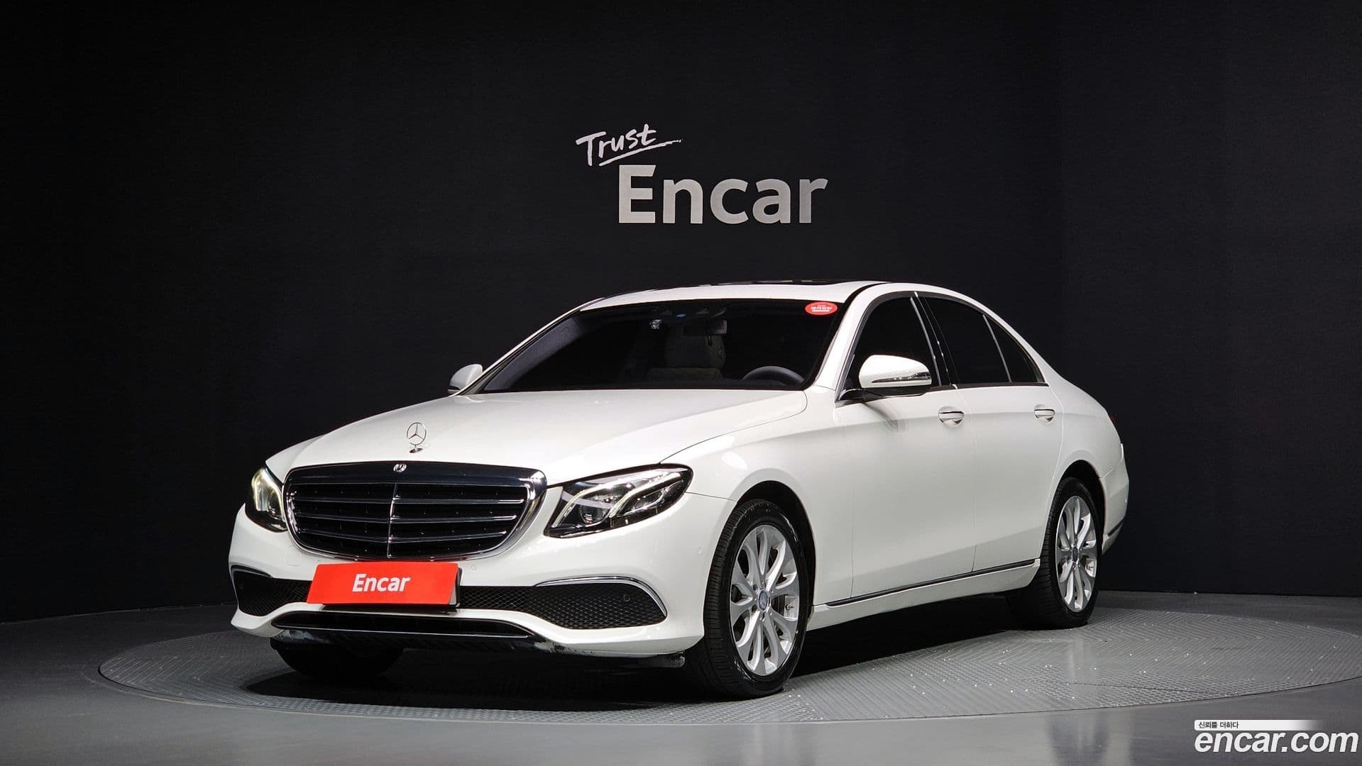 Main__Slider__Photo:E-Class Mercedes-Benz 2016.7-0