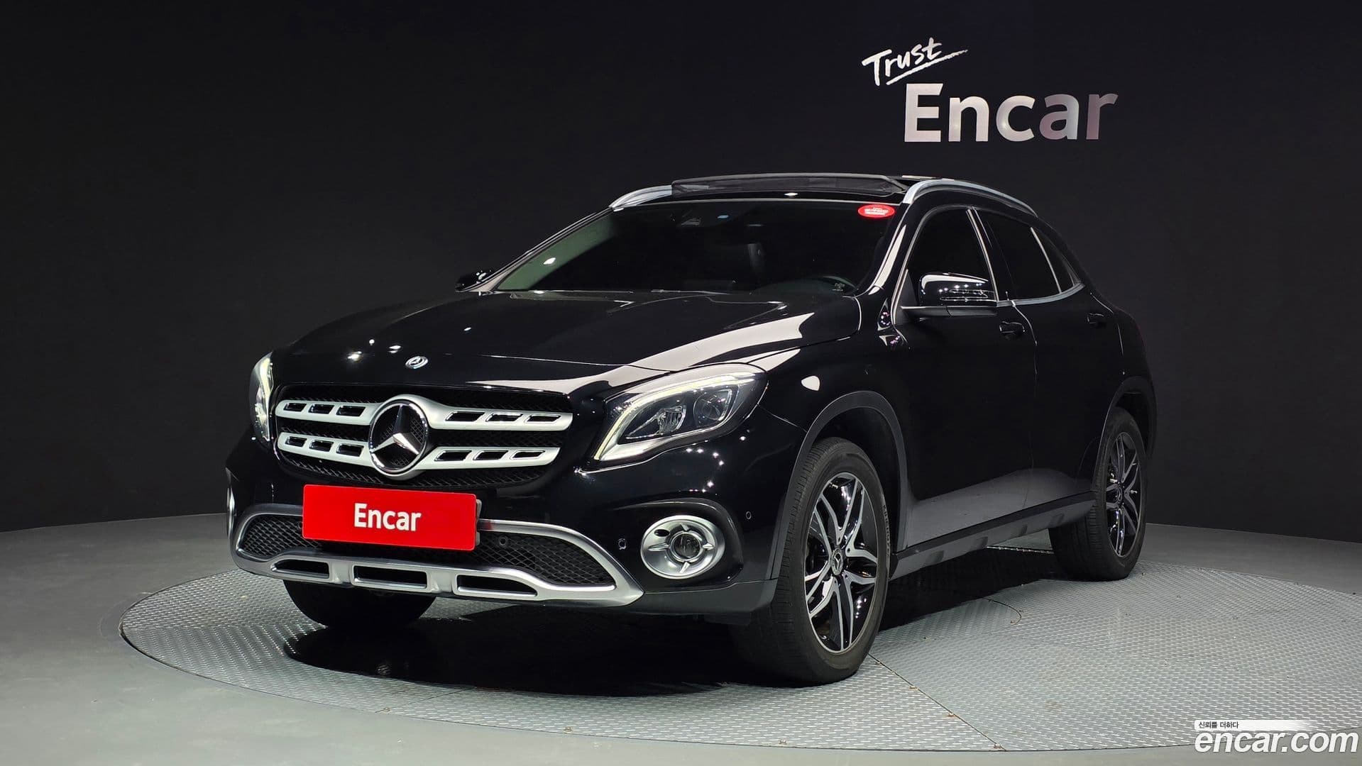 Main__Slider__Photo:GLA-Class Mercedes-Benz 2018.10-0