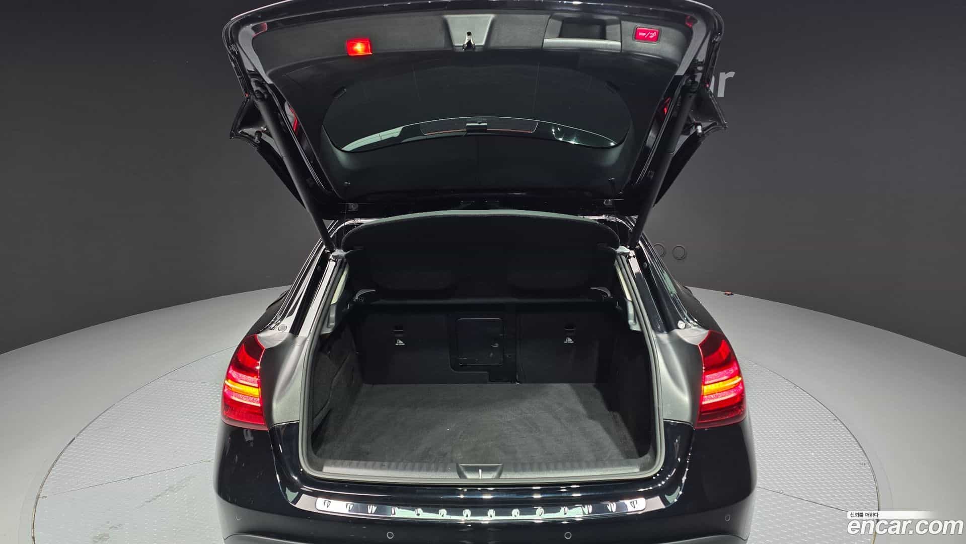 GLA-Class Mercedes-Benz 2018.10-OPTION-024