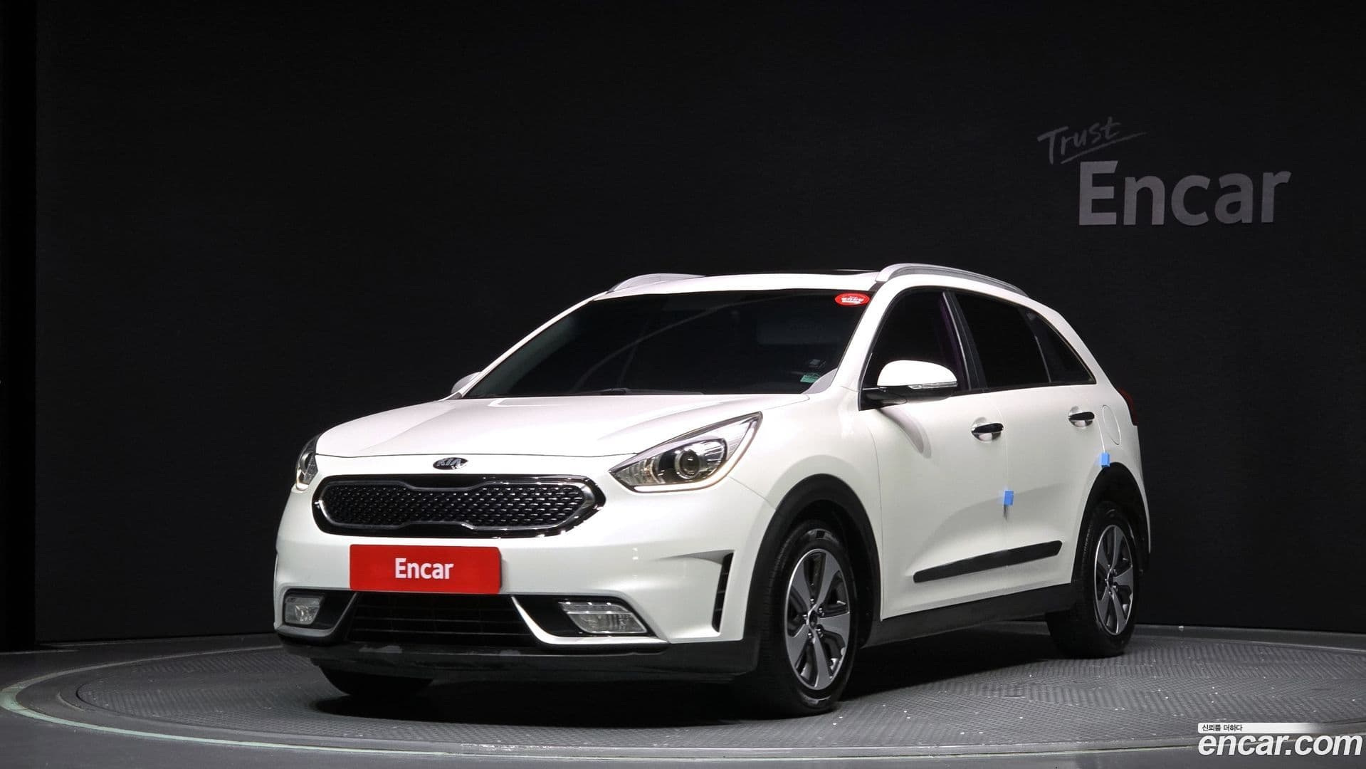 Main__Slider__Photo:Niro Kia 2016.7-0