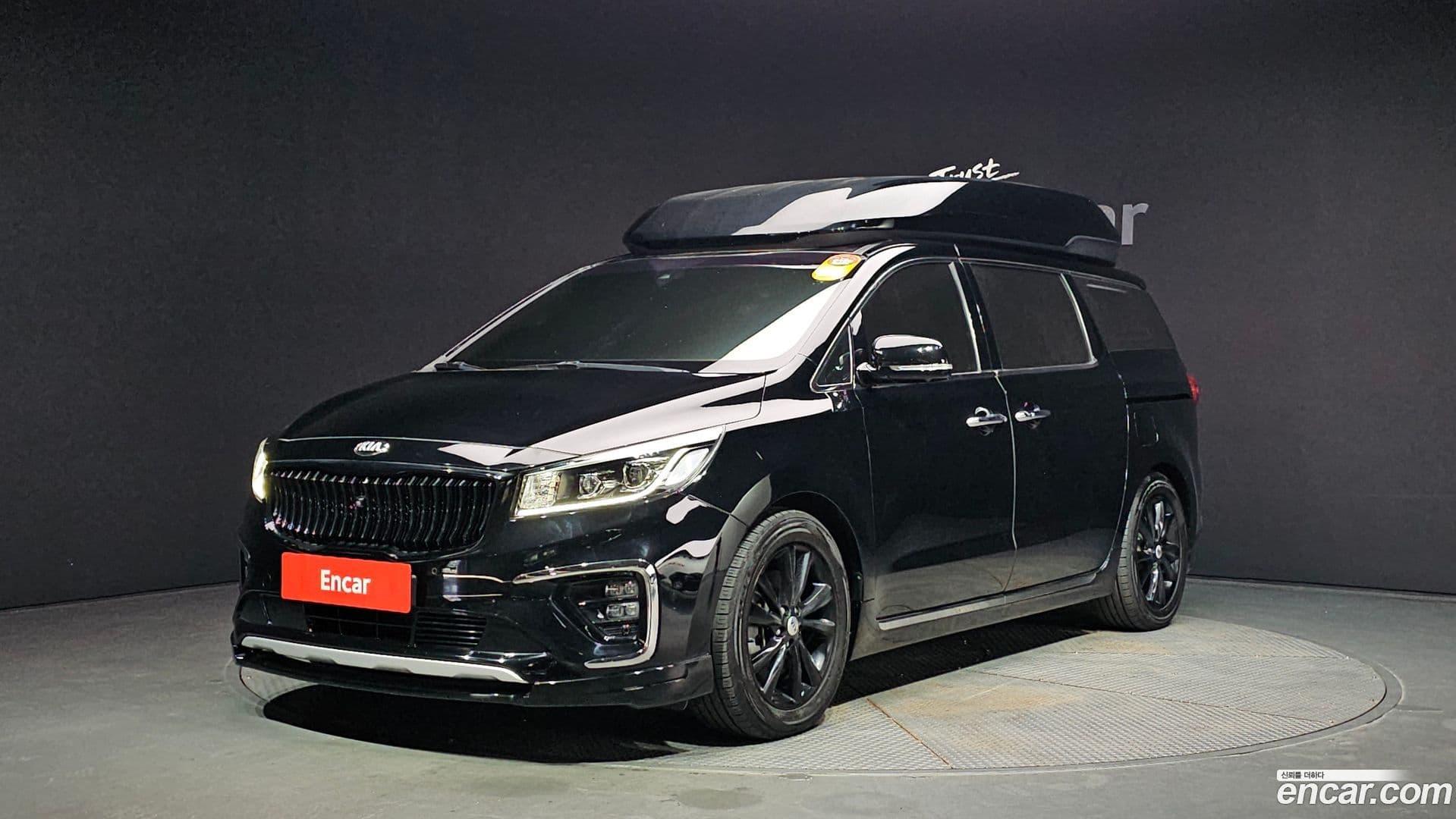 Main__Slider__Photo:Canival Kia 2019.7-0