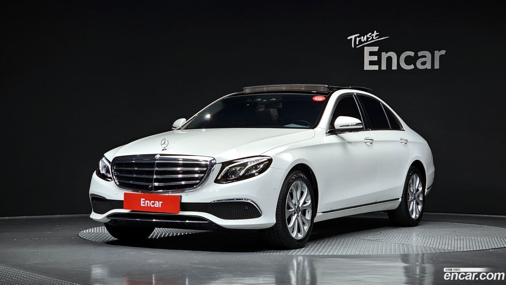 Main__Slider__Photo:E-Class Mercedes-Benz 2017.1-0