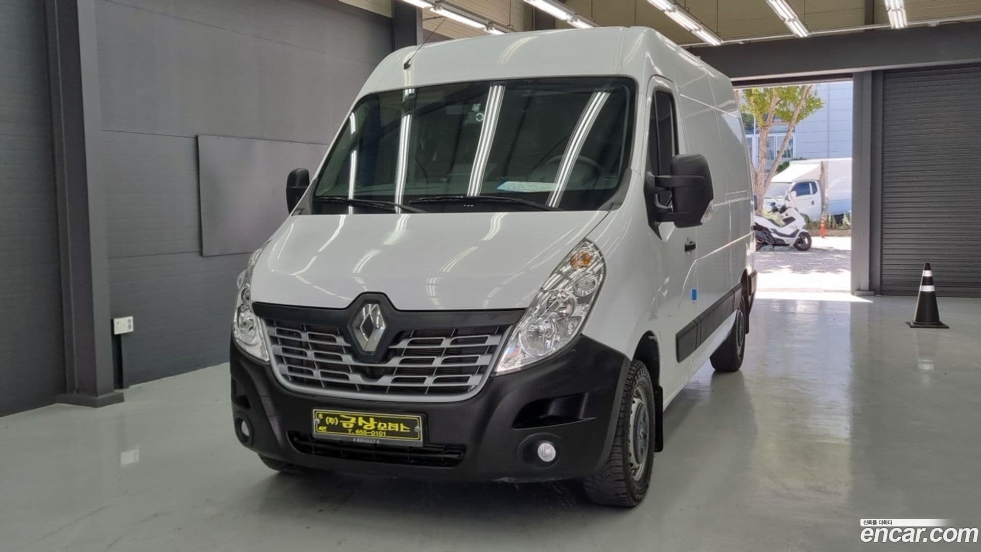 Main__Slider__Photo:Master Renault Korea 2019.3-0