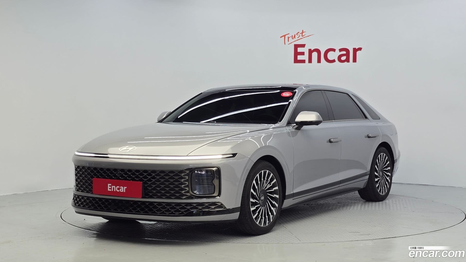 Main__Slider__Photo:Grandeur Hyundai 2022.11-0