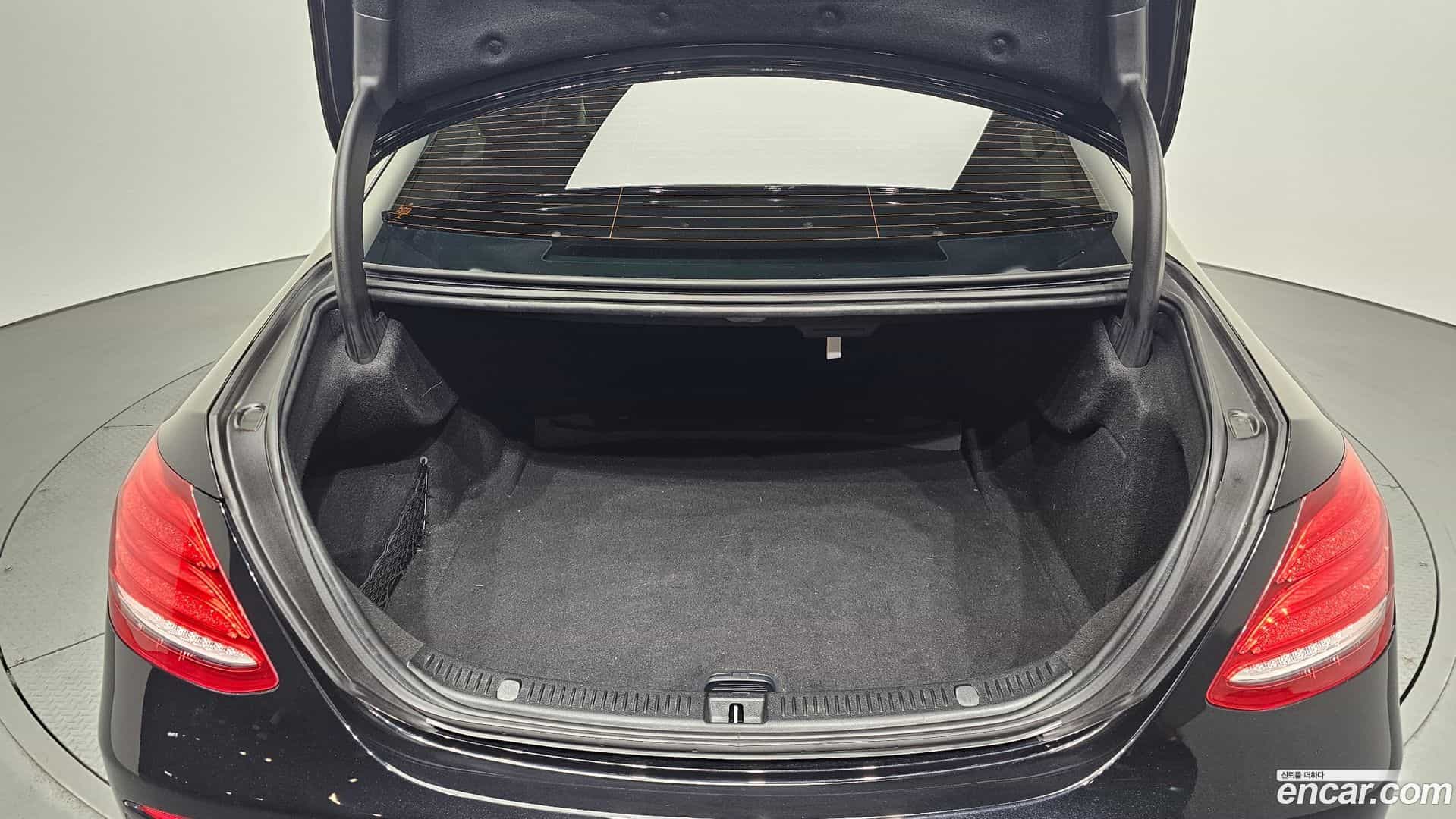 E-Class Mercedes-Benz 2017.8-OPTION-024