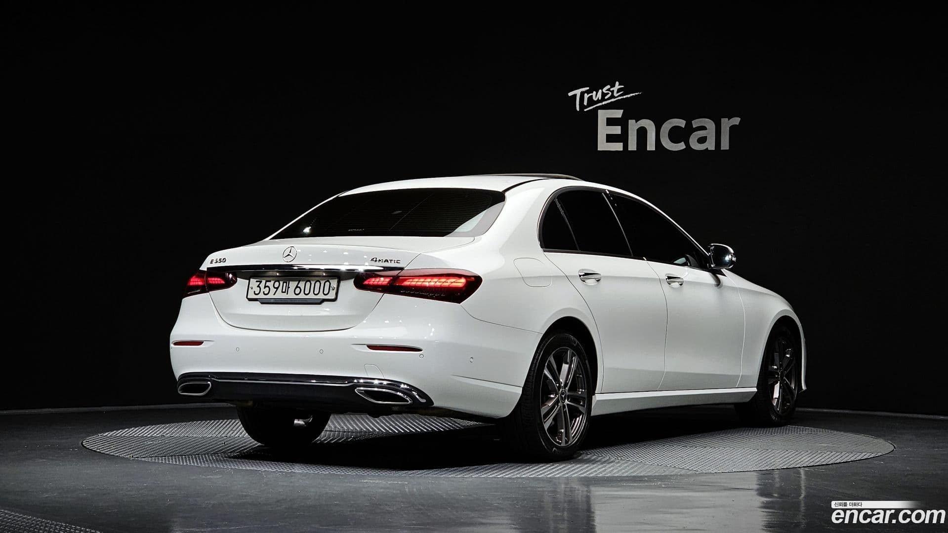 Main__Slider__Photo:E-Class Mercedes-Benz 2021.0-0