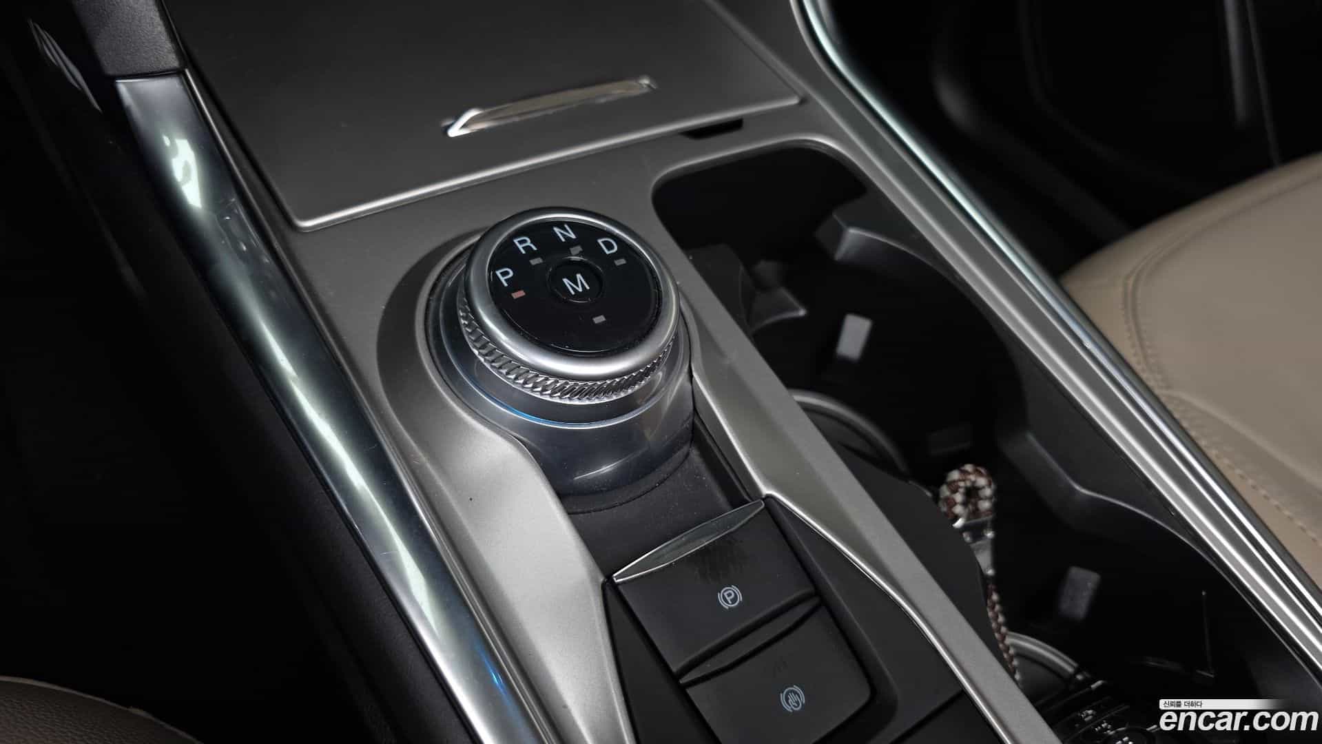 Explorer Ford 2020.11-INNER-009