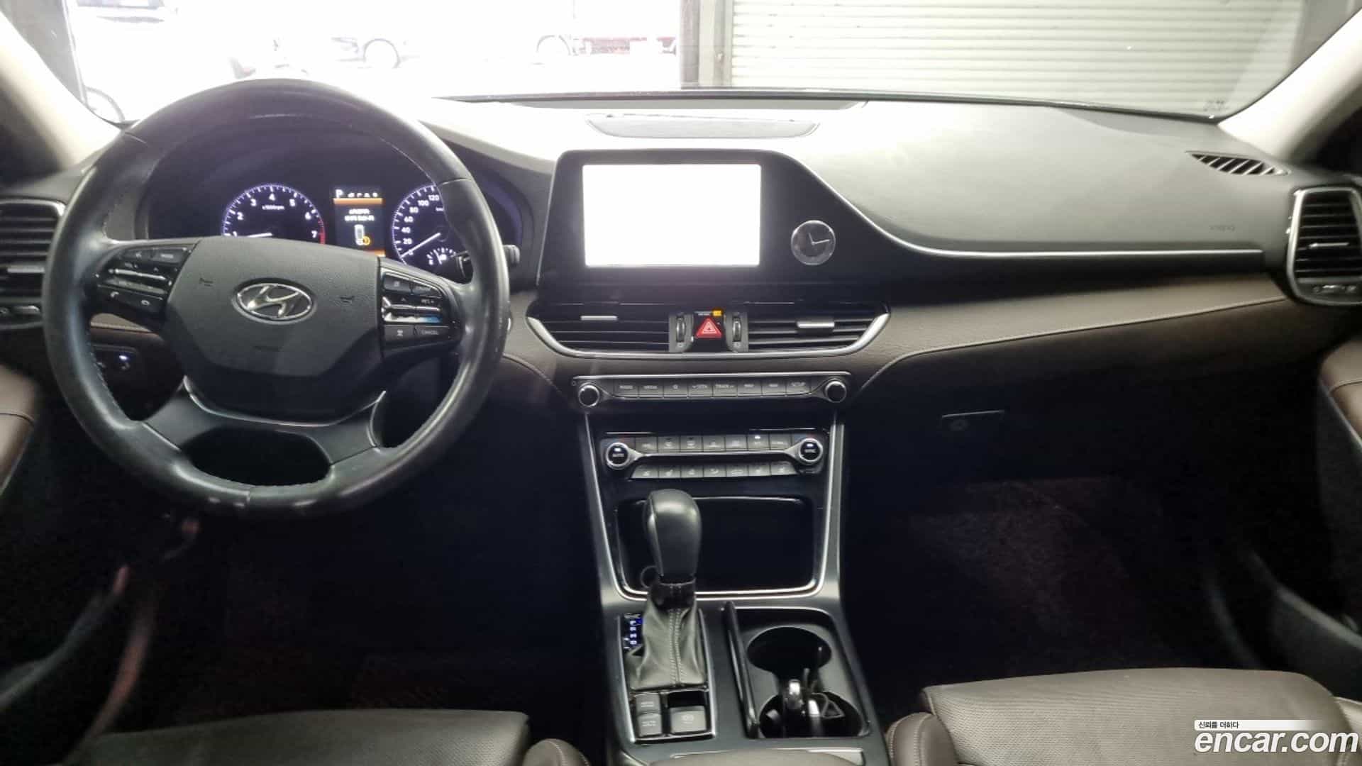 Grandeur Hyundai 2017.2-INNER-007