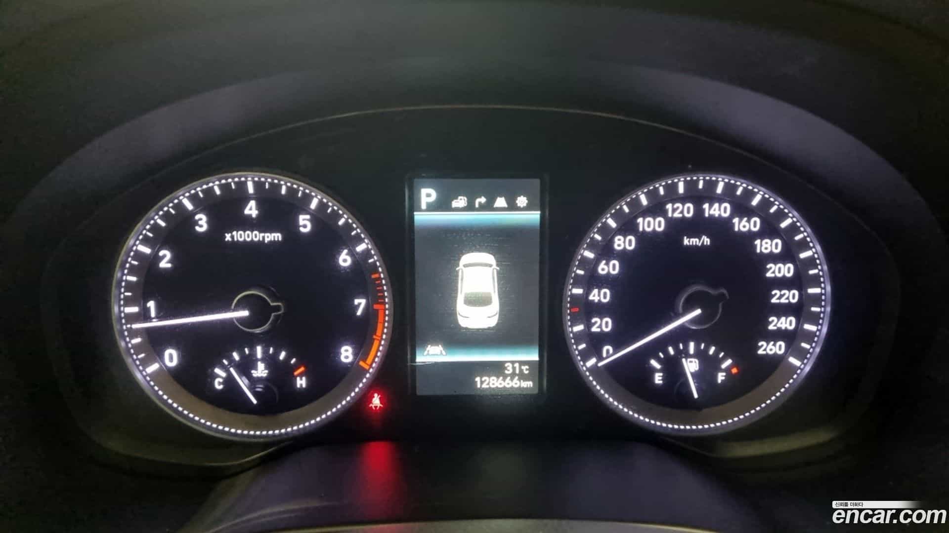 Grandeur Hyundai 2017.2-INNER-008