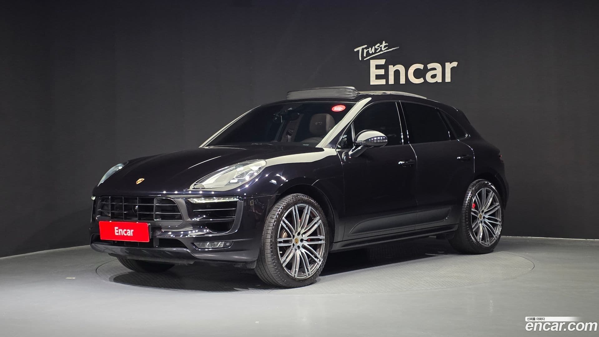 Main__Slider__Photo:Macan Porsche 2017.9-0