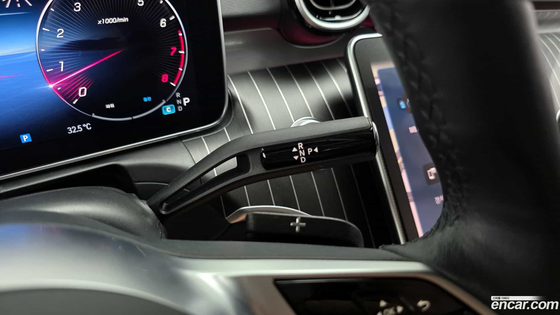 C-Class Mercedes-Benz 2024.1-INNER-009