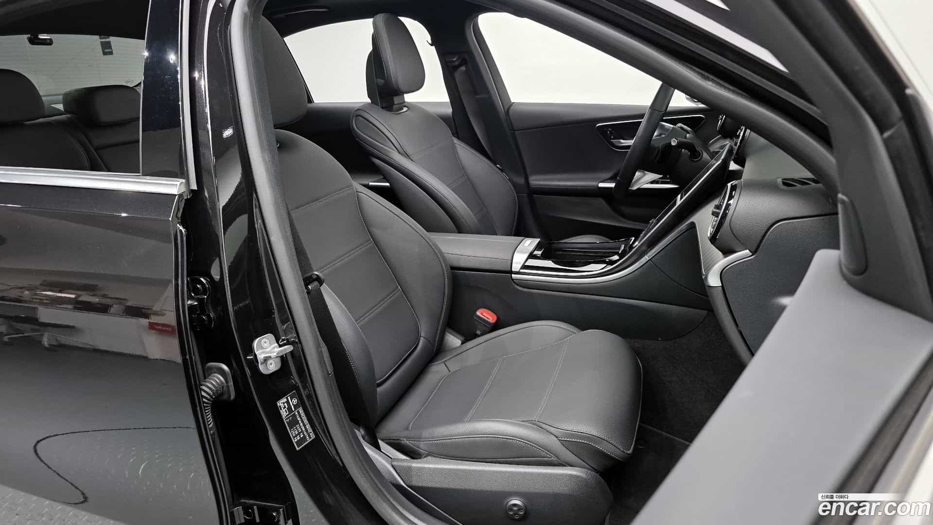 C-Class Mercedes-Benz 2024.1-INNER-010