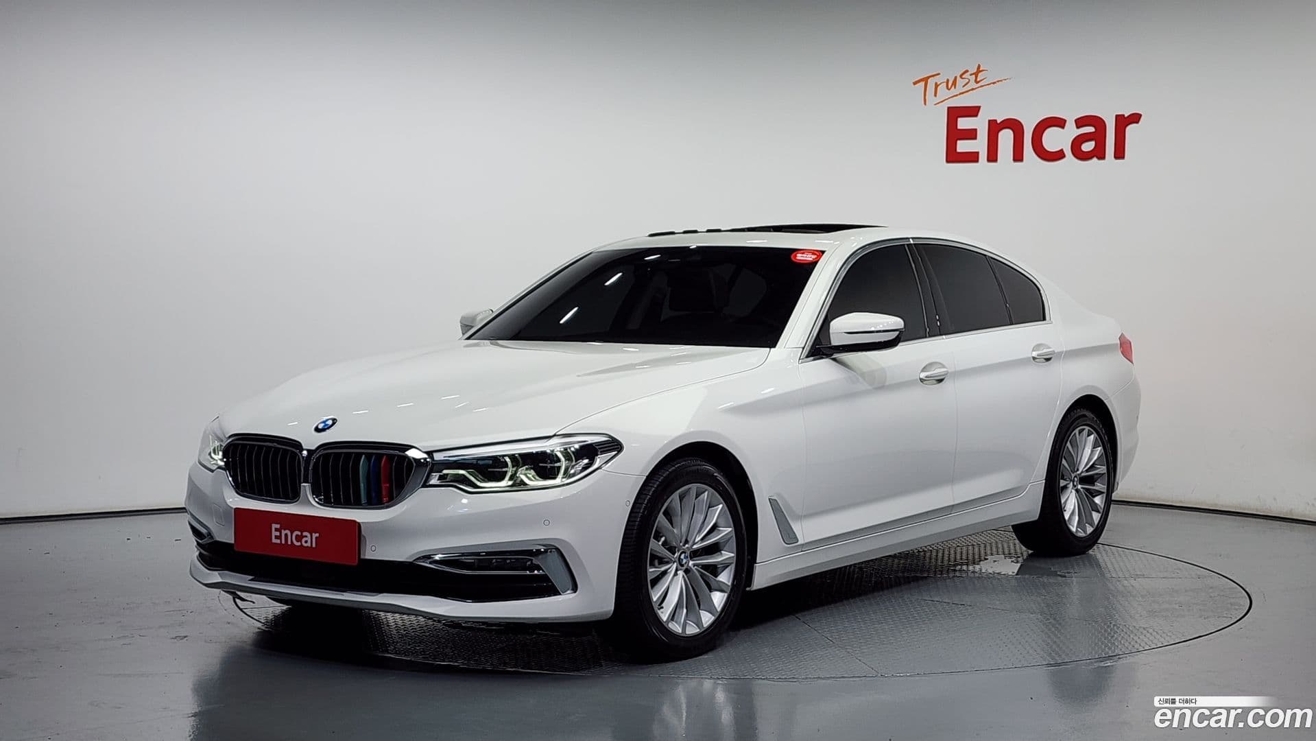 Main__Slider__Photo:5-Series BMW 2018.5-0