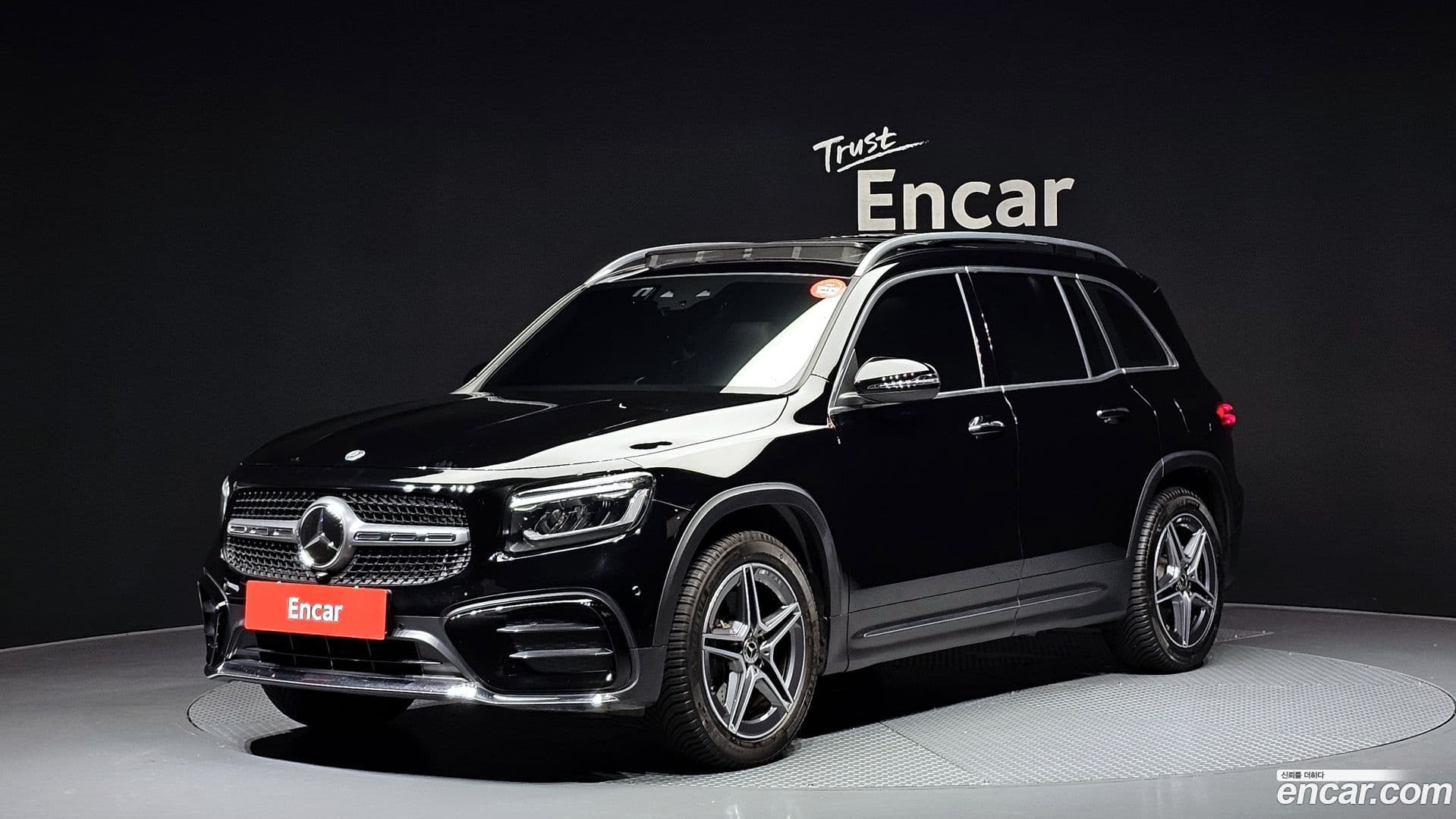 Main__Slider__Photo:GLB-Class Mercedes-Benz 2024.5-0