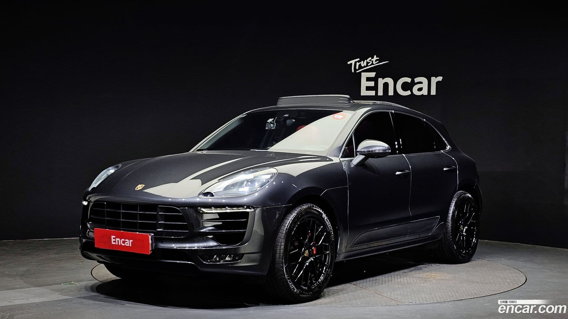 Main__Slider__Photo:Macan Porsche 2017.8-0