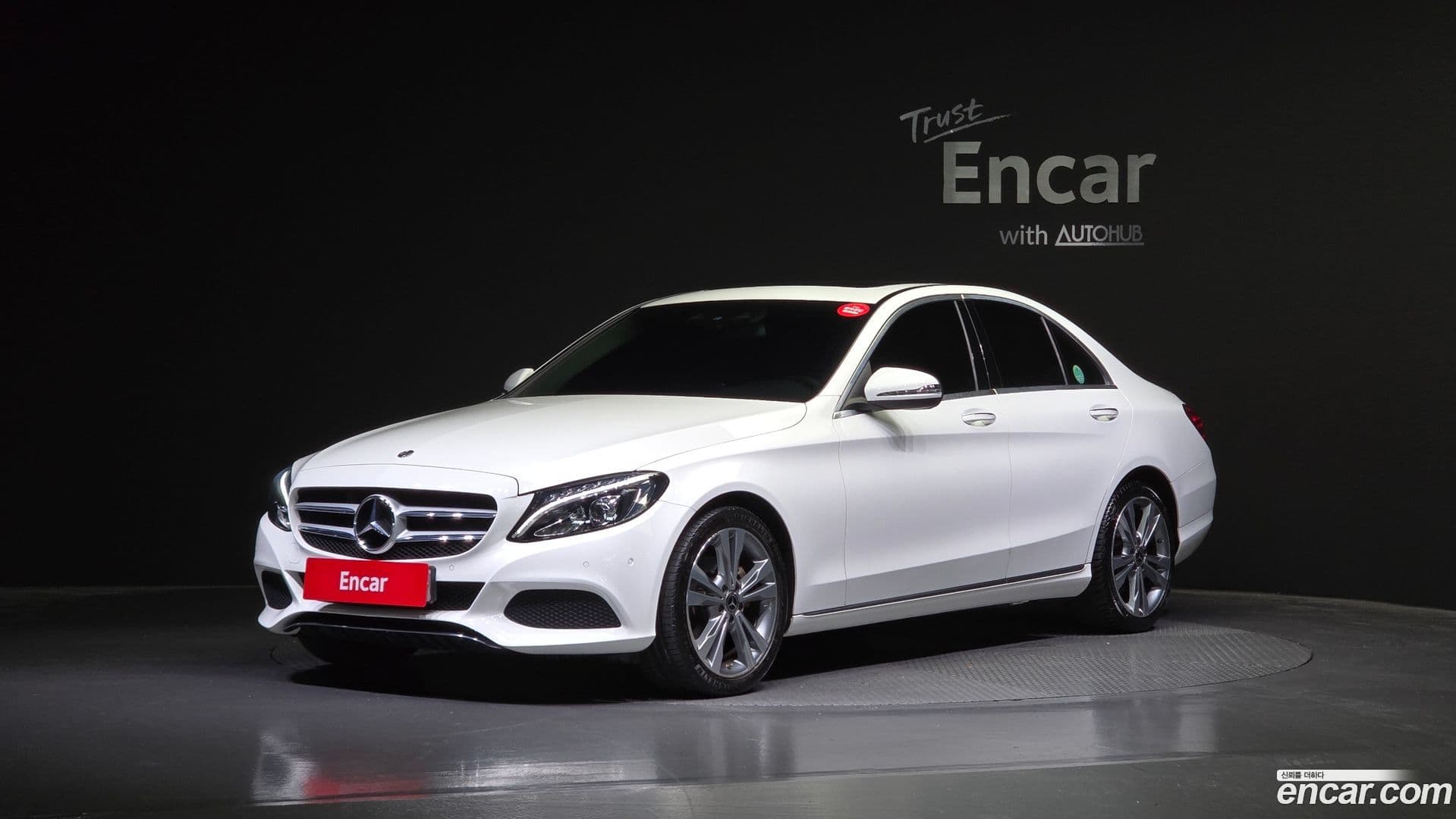 Main__Slider__Photo:C-Class Mercedes-Benz 2017.10-0