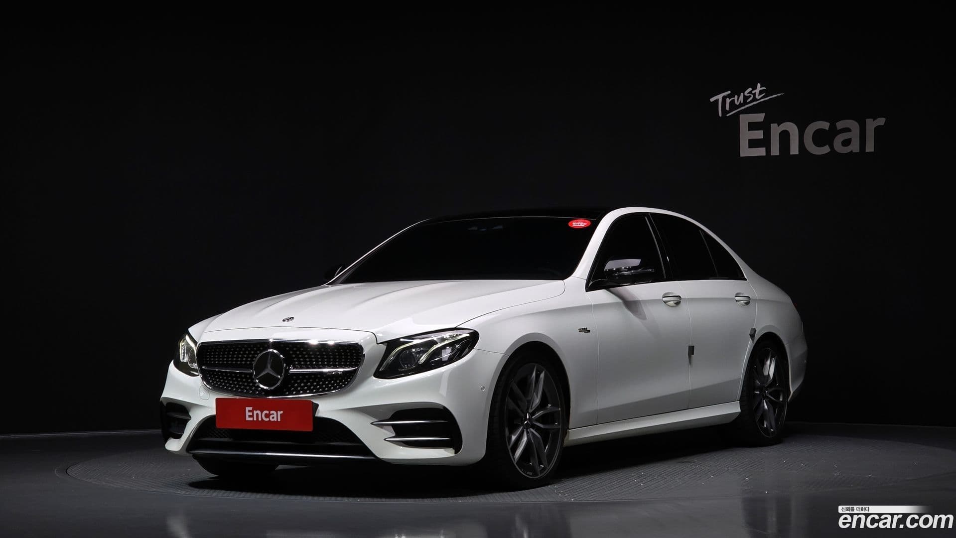 Main__Slider__Photo:E-Class Mercedes-Benz 2020.10-0