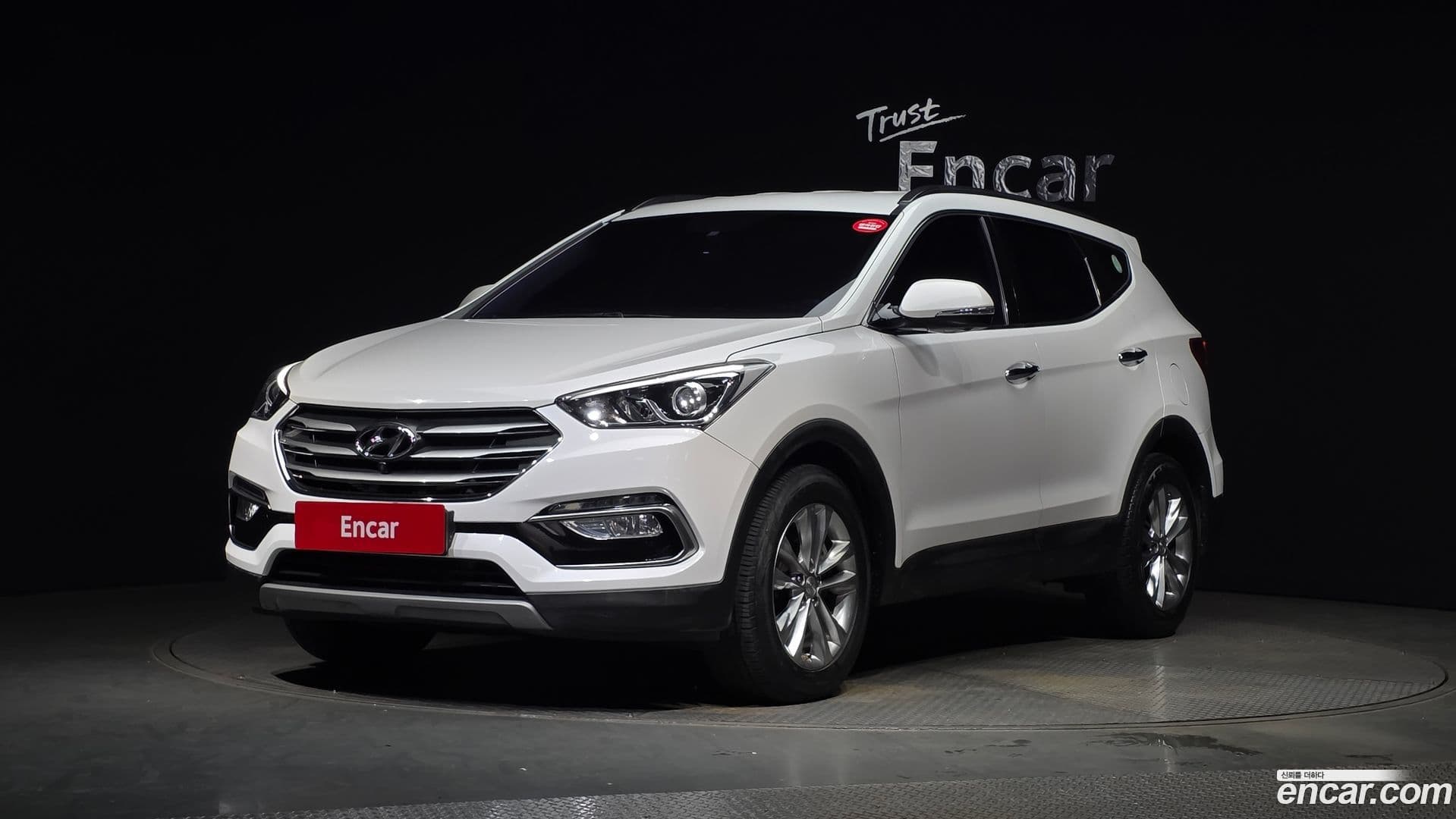 Main__Slider__Photo:Santafe Hyundai 2015.5-0