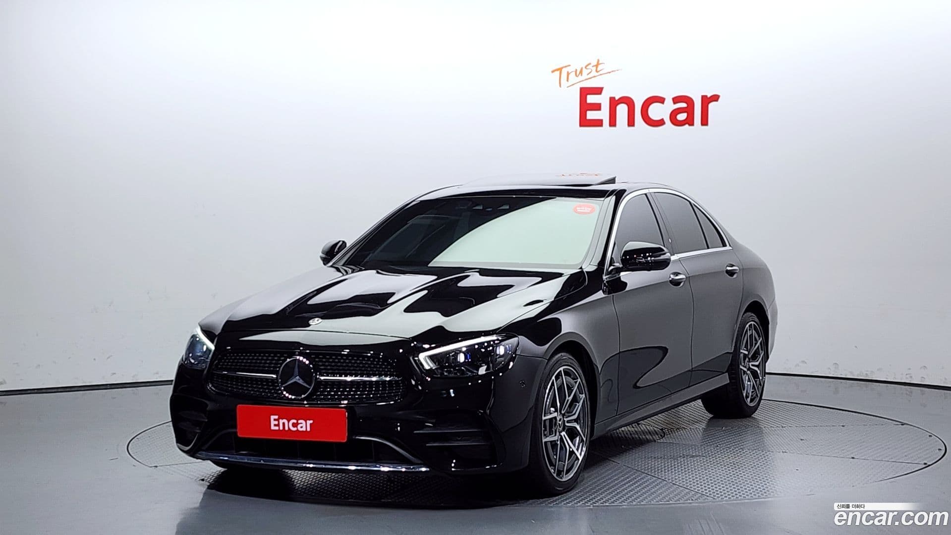 Main__Slider__Photo:E-Class Mercedes-Benz 2020.10-0