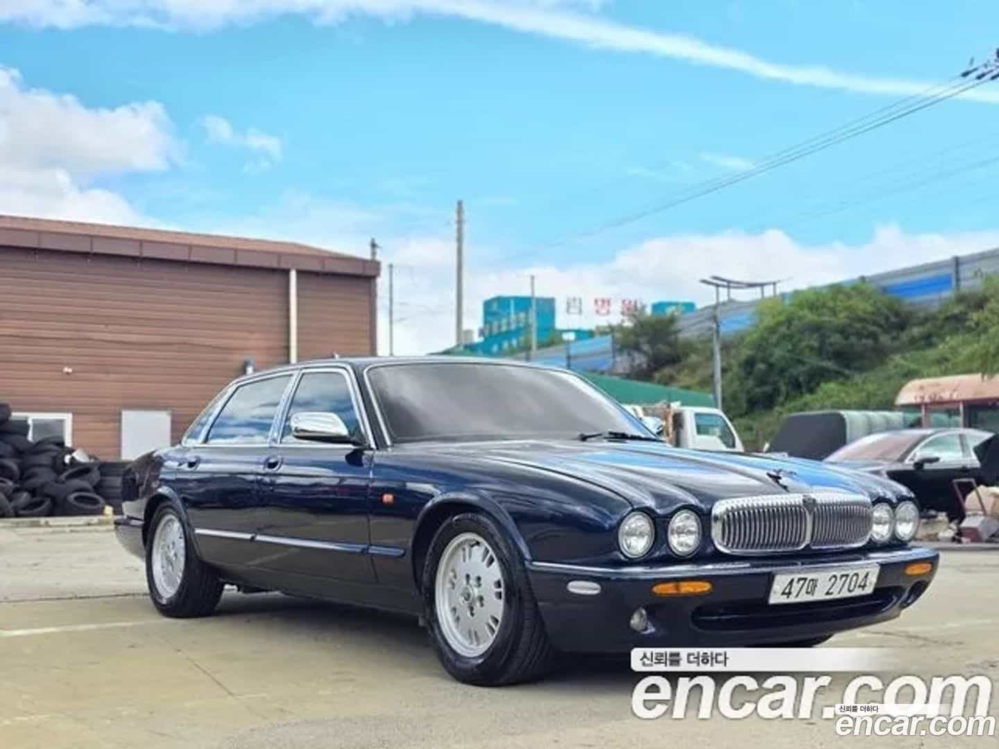 XJ-8 Jaguar 2001.11-OUTER-001