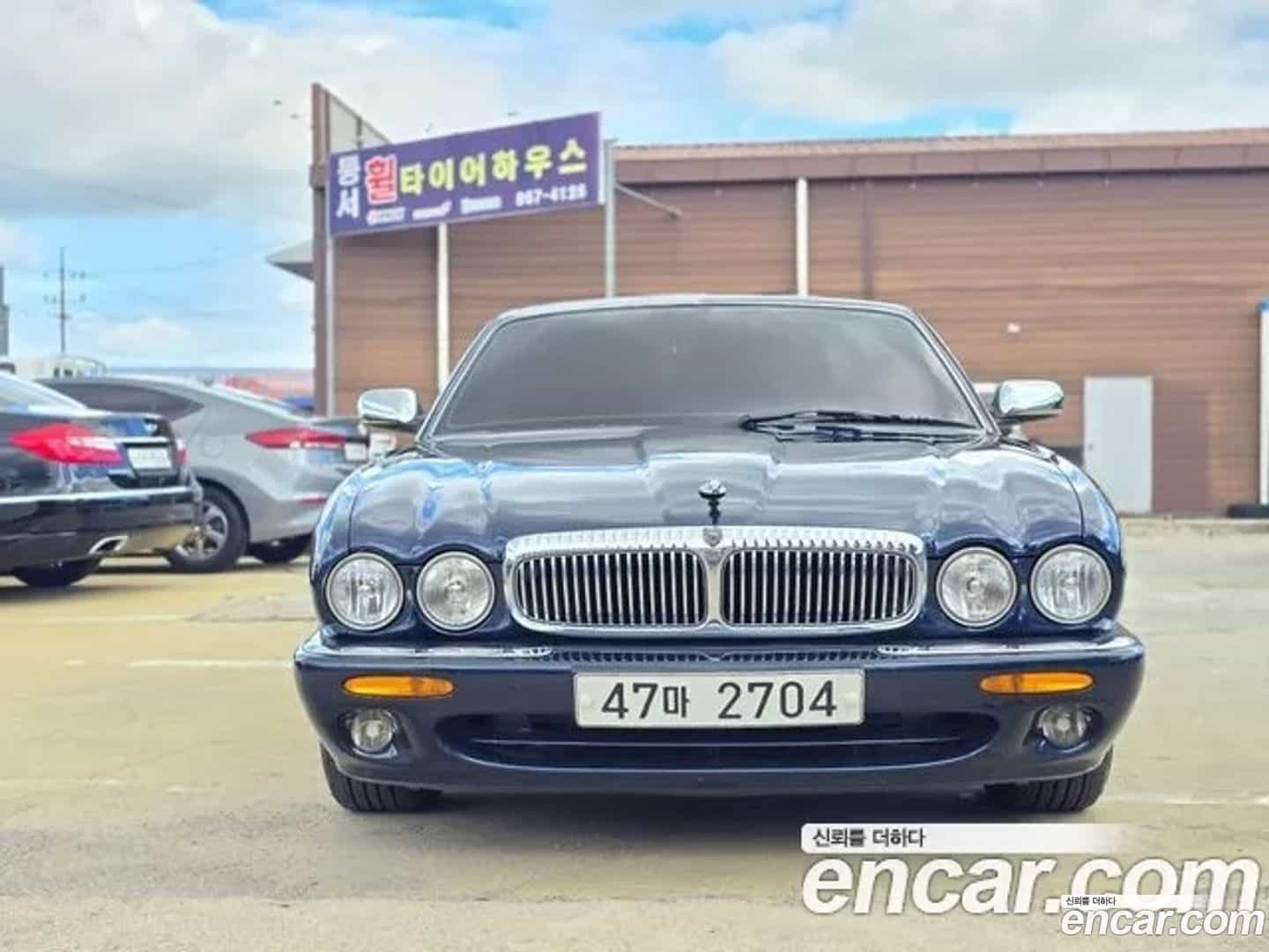 XJ-8 Jaguar 2001.11-OUTER-002