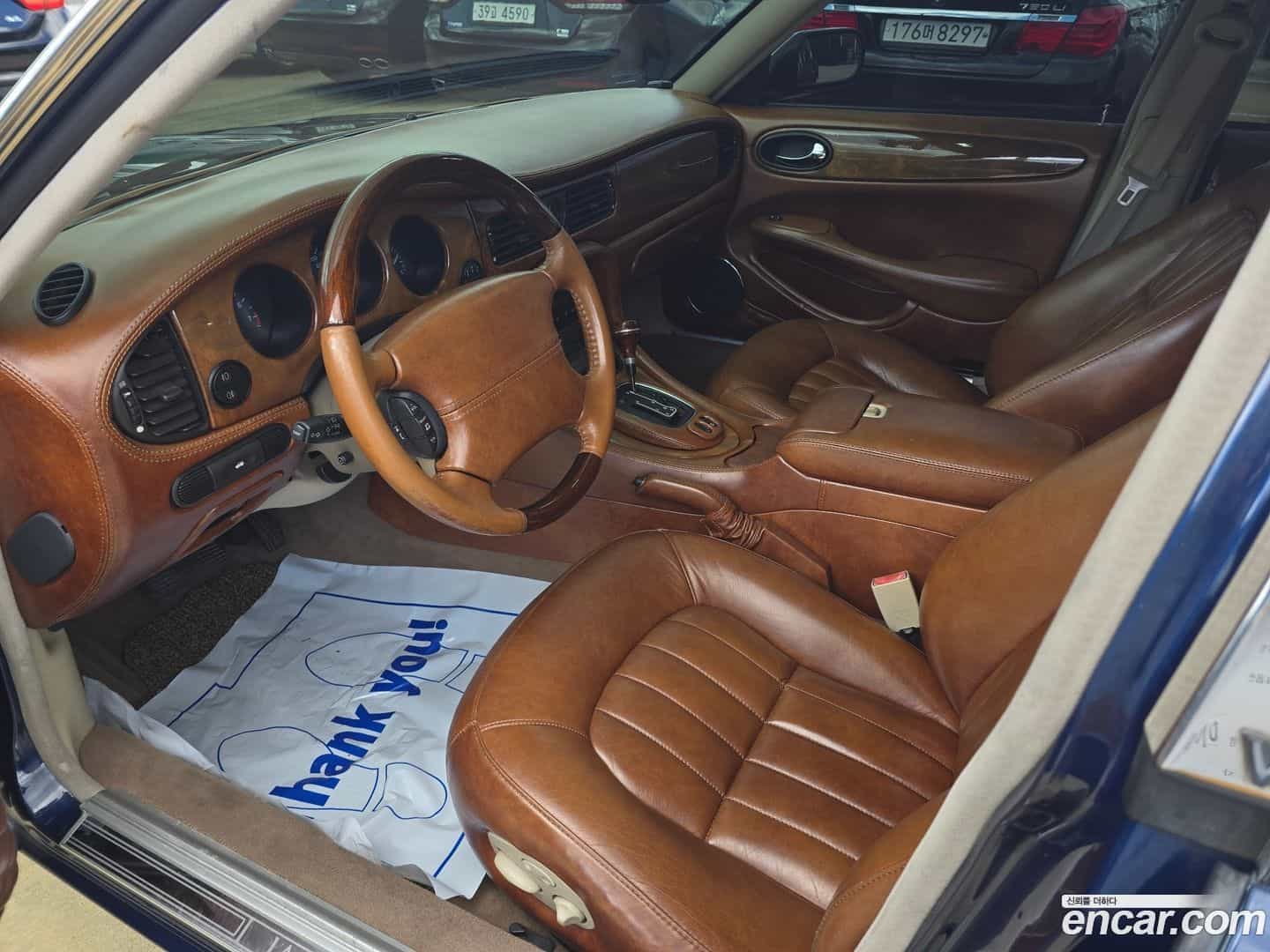 XJ-8 Jaguar 2001.11-INNER-010