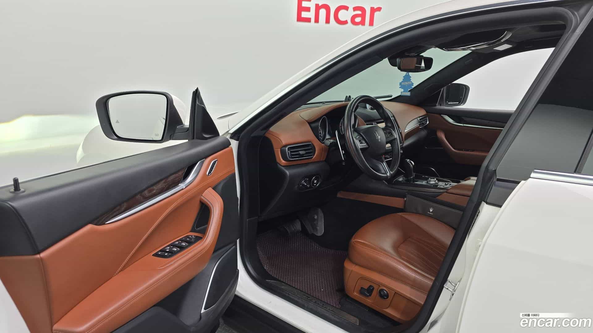 Levante Maserati 2016.10-INNER-010