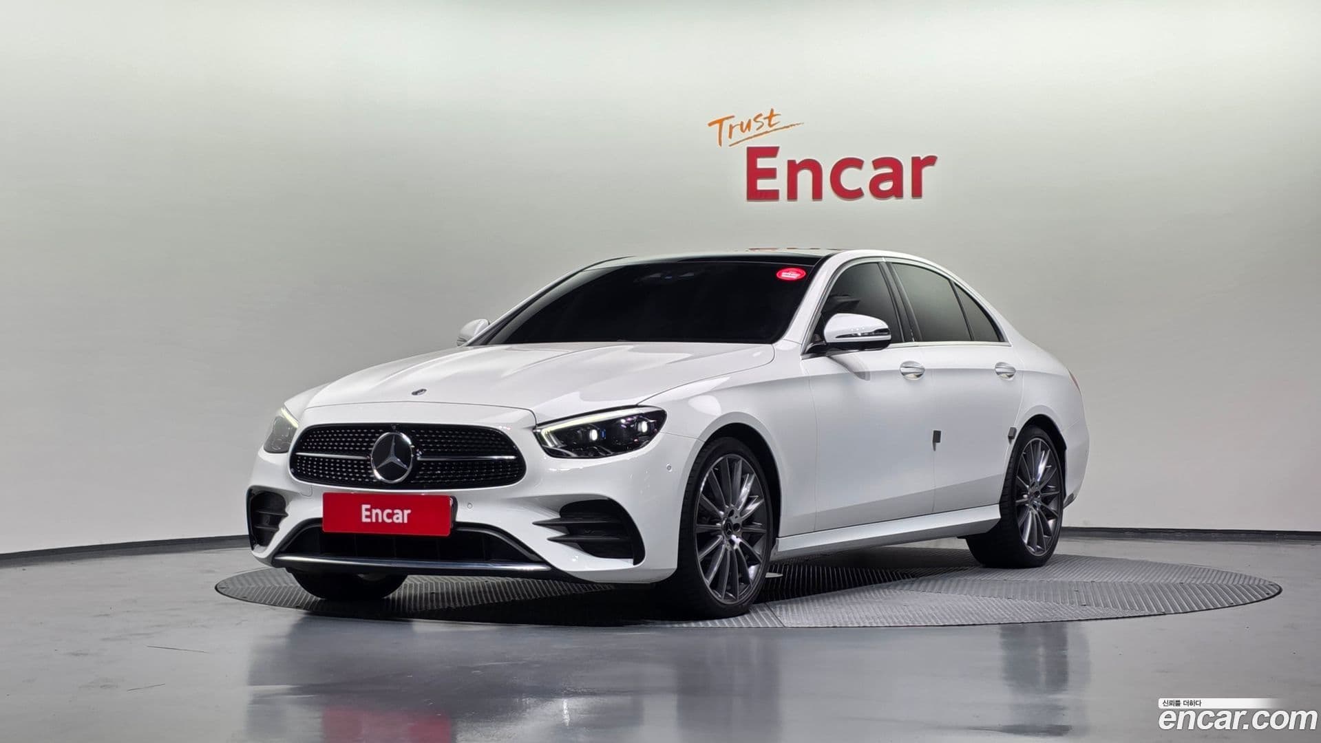 Main__Slider__Photo:E-Class Mercedes-Benz 2020.10-0