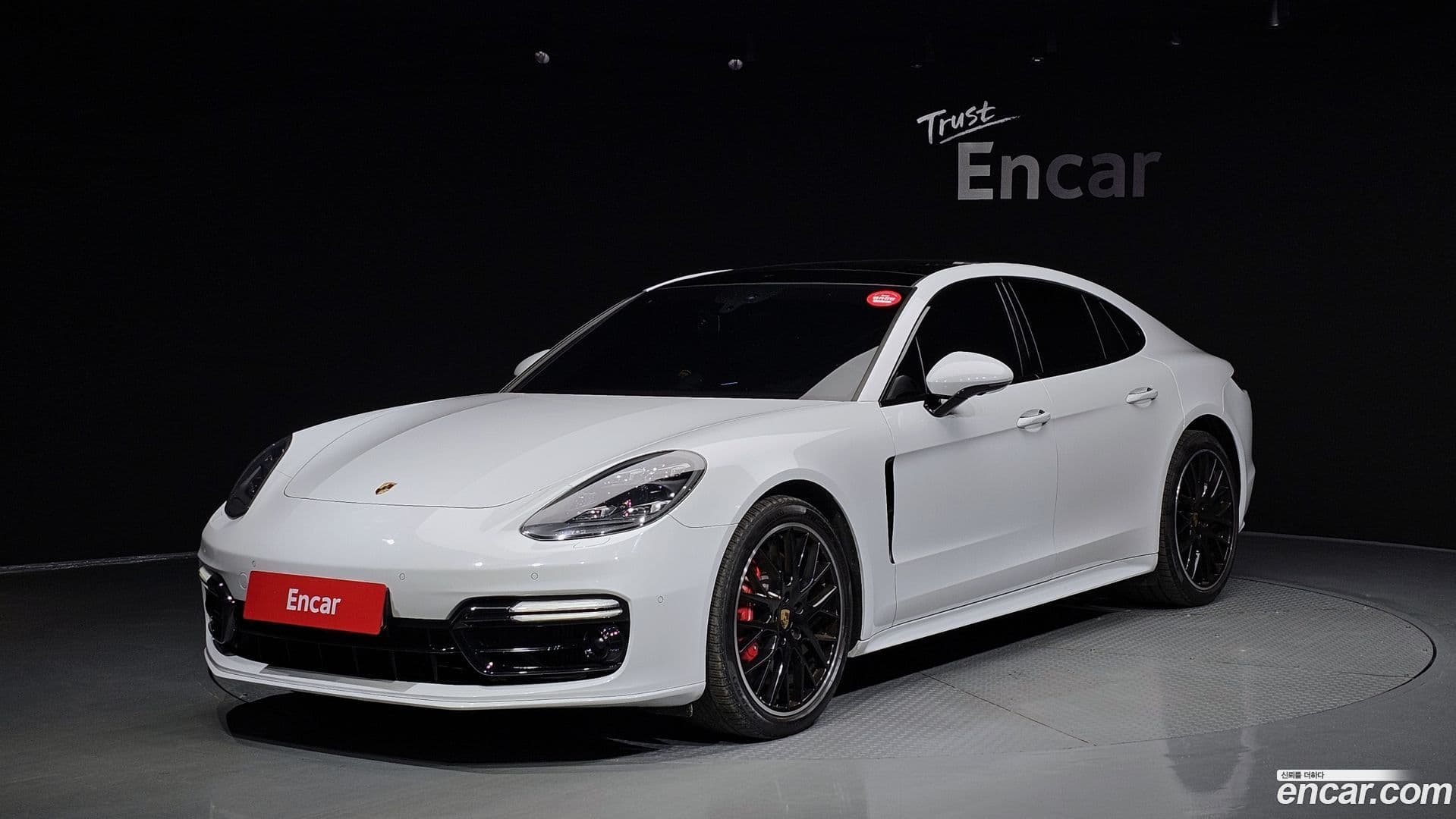 Main__Slider__Photo:Panamera Porsche 2018.1-0