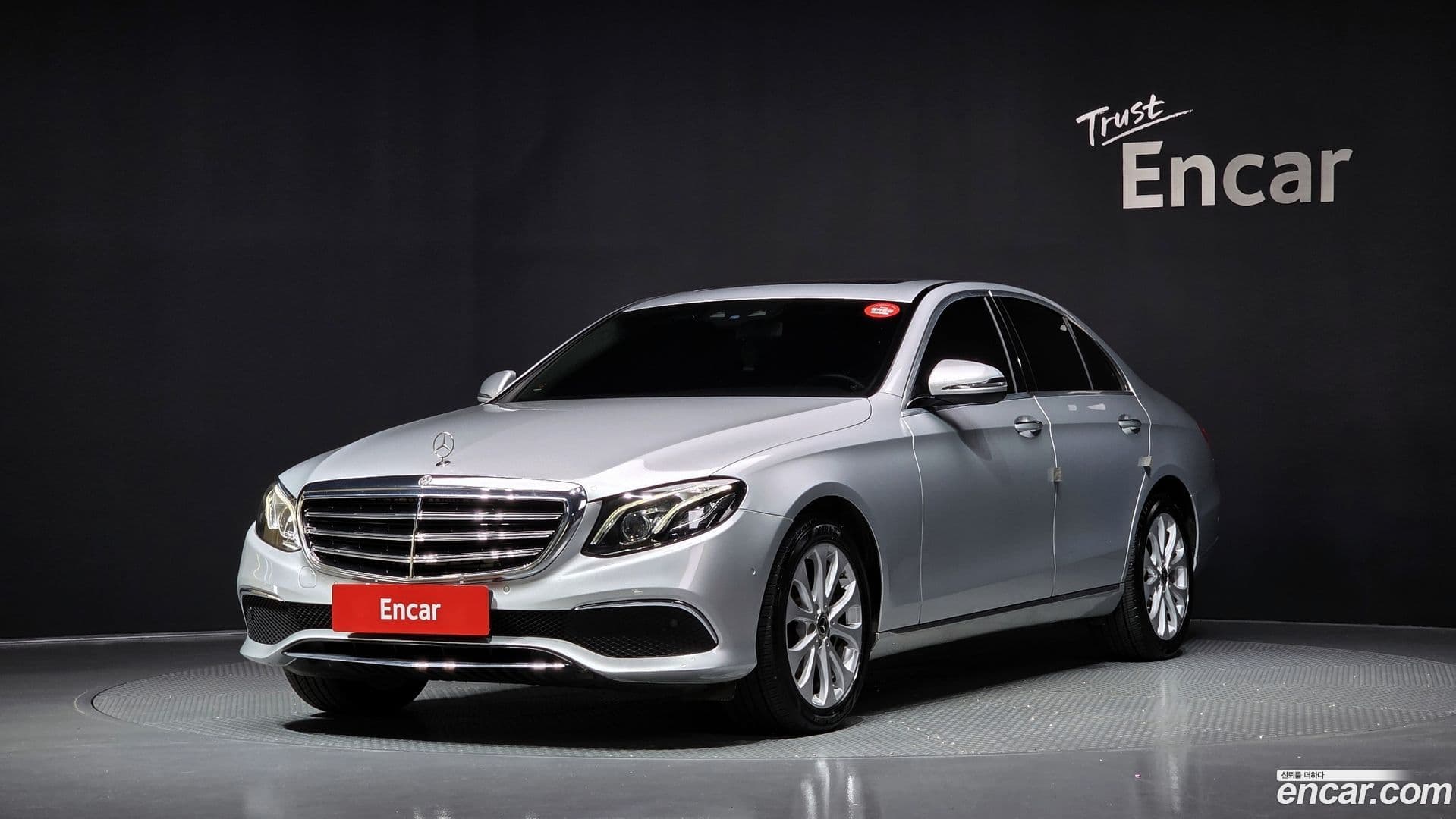 Main__Slider__Photo:E-Class Mercedes-Benz 2018.0-0