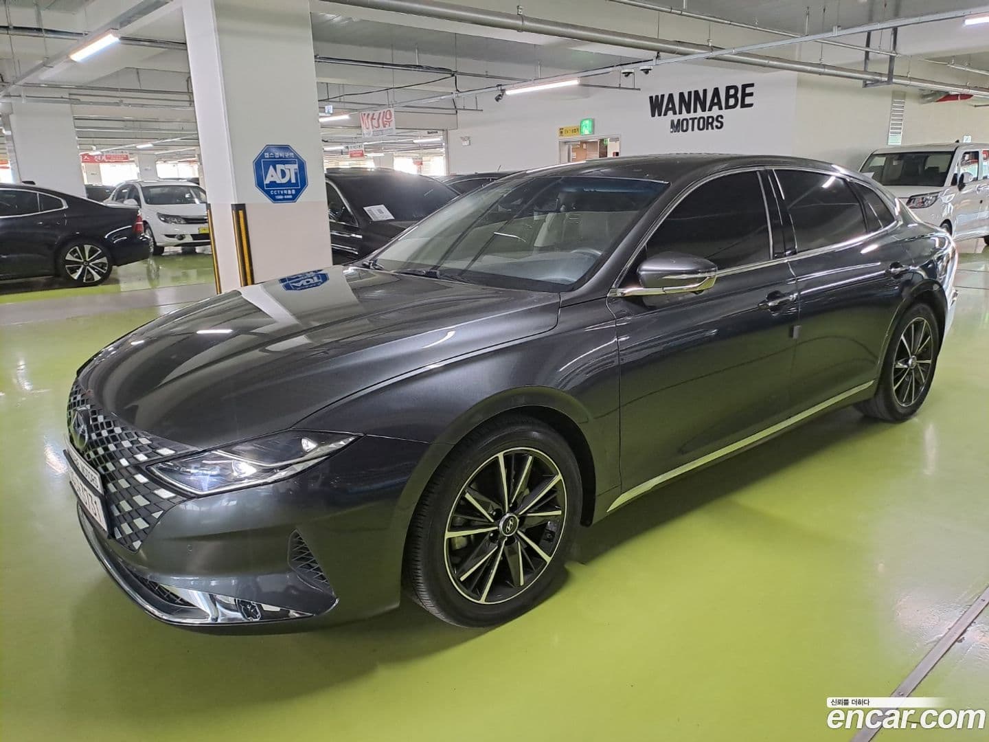 Main__Slider__Photo:Grandeur Hyundai 2021.6-0