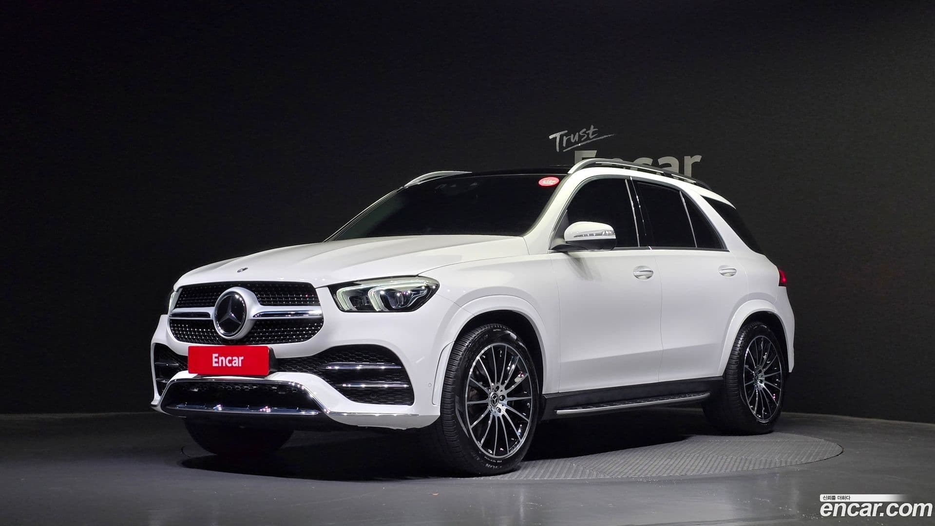 Main__Slider__Photo:GLE-Class Mercedes-Benz 2023.4-0