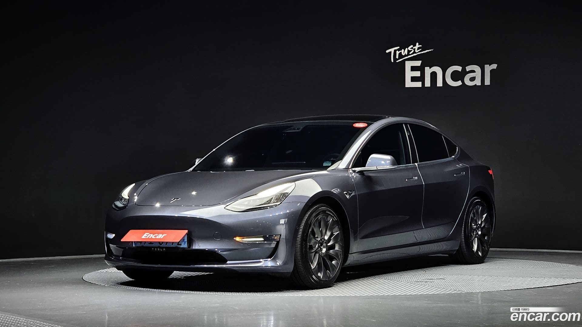 Main__Slider__Photo:Model 3 Tesla 2020.5-0