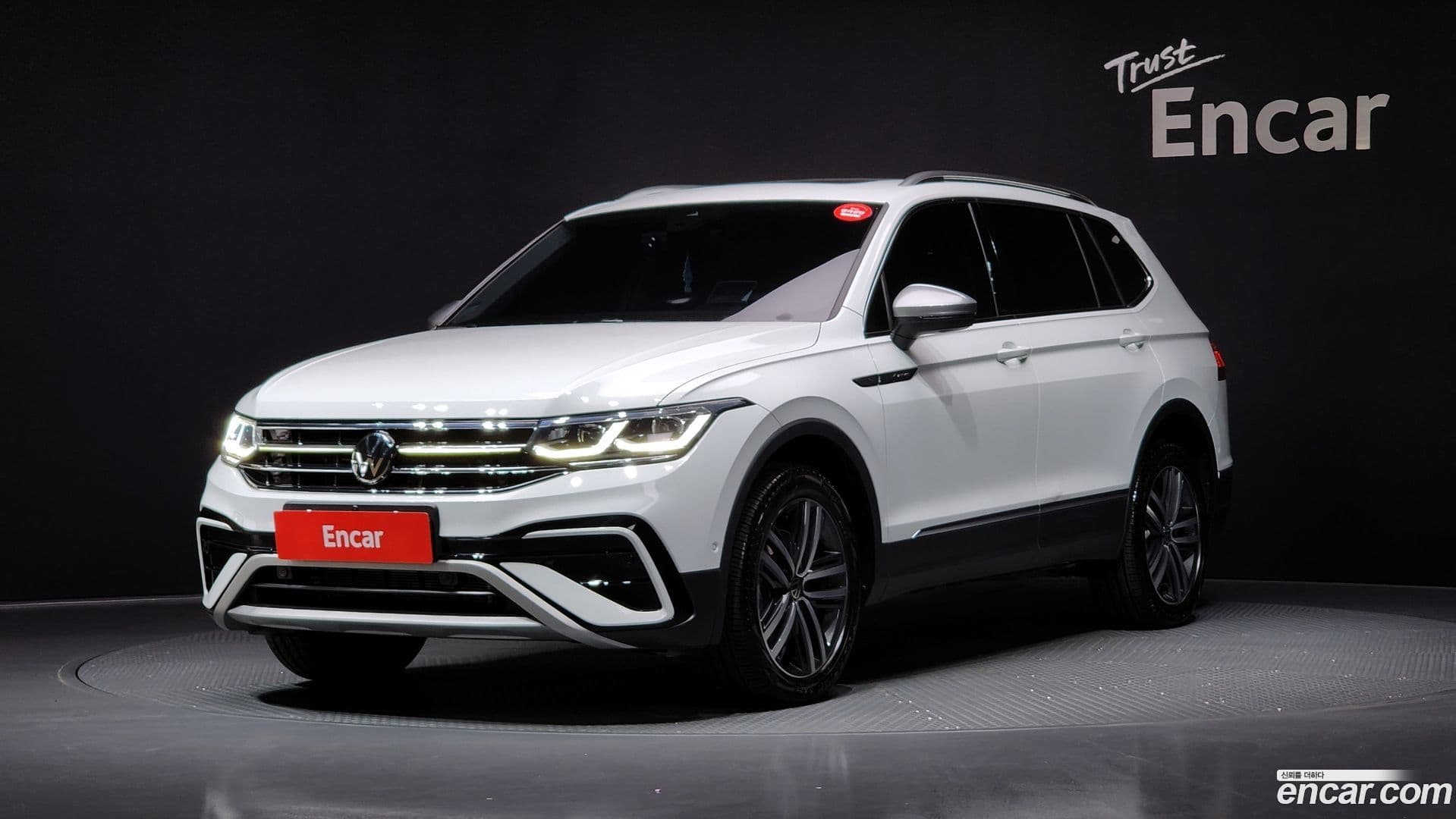 Main__Slider__Photo:Tiguan Volkswagen 2024.8-0