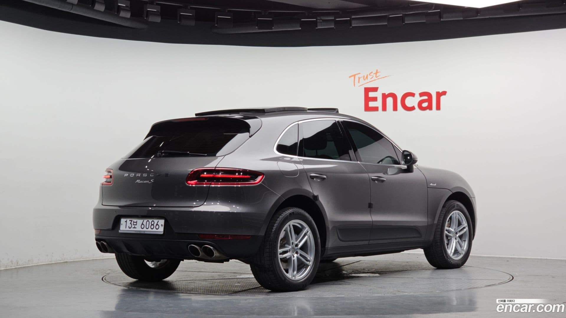 Main__Slider__Photo:Macan Porsche 2014.8-0