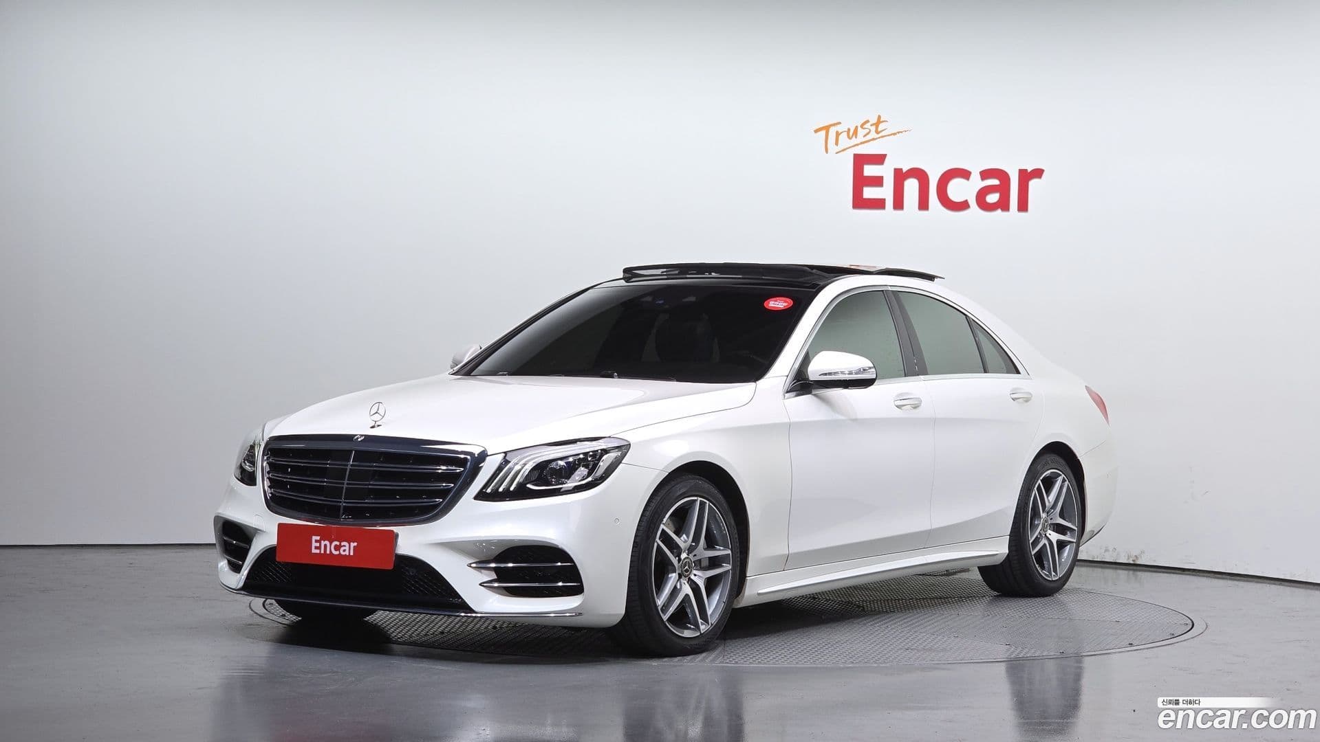 Main__Slider__Photo:S-Class Mercedes-Benz 2019.9-0