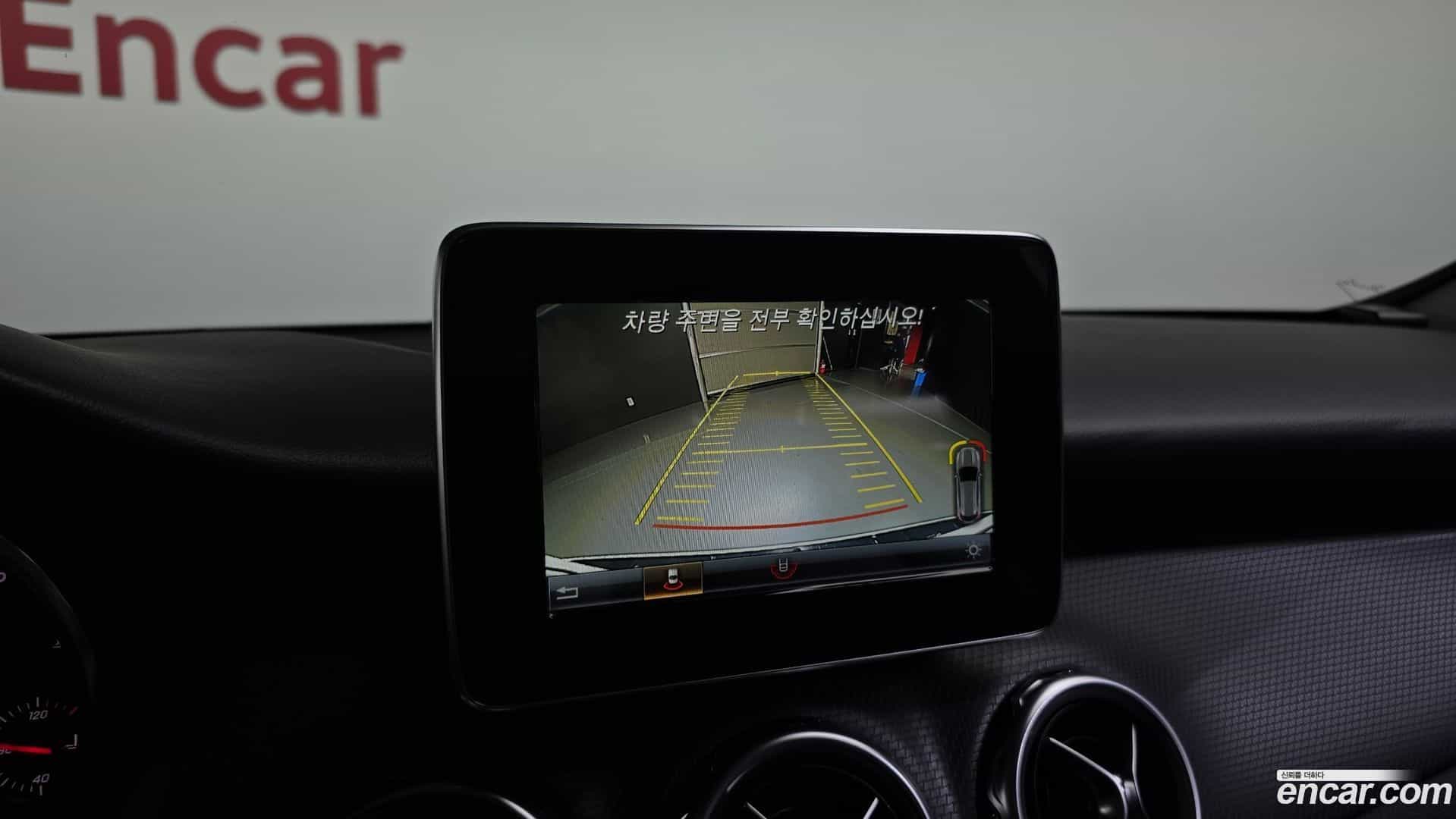 GLA-Class Mercedes-Benz 2019.6-OPTION-019