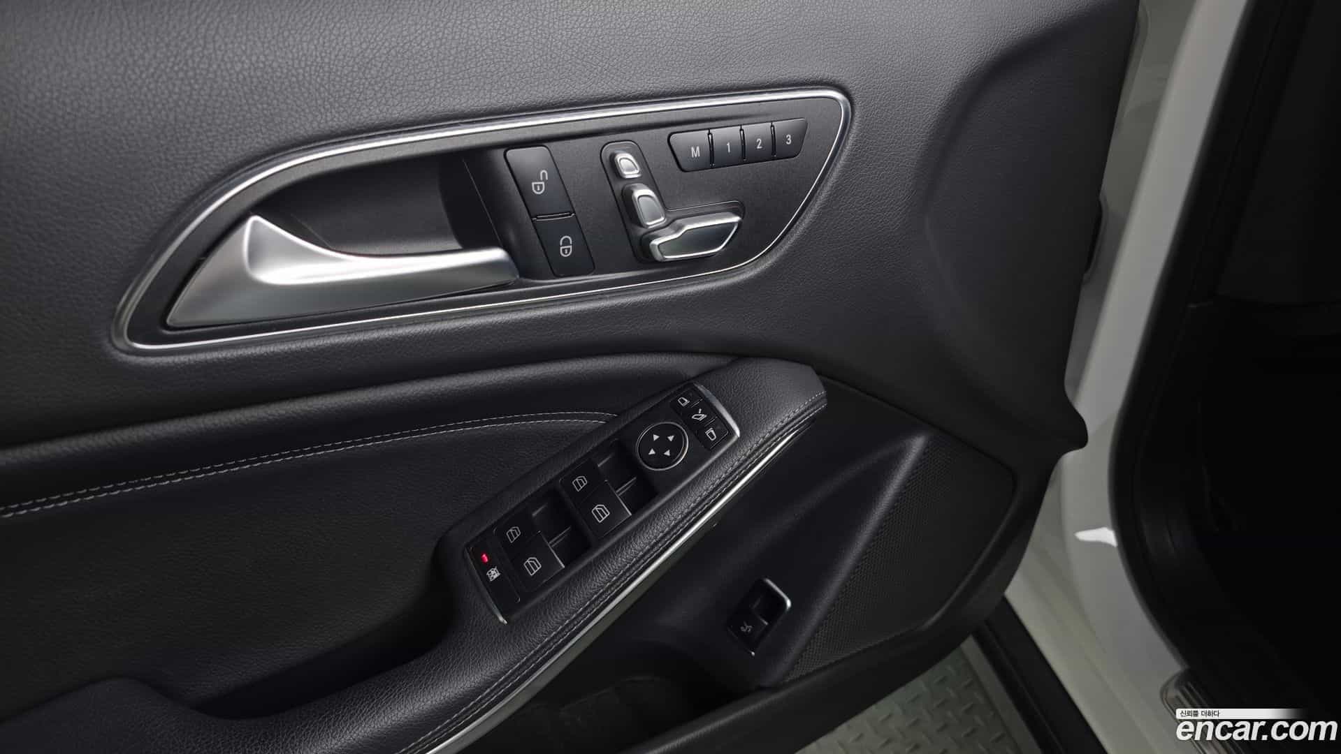 GLA-Class Mercedes-Benz 2019.6-OPTION-022