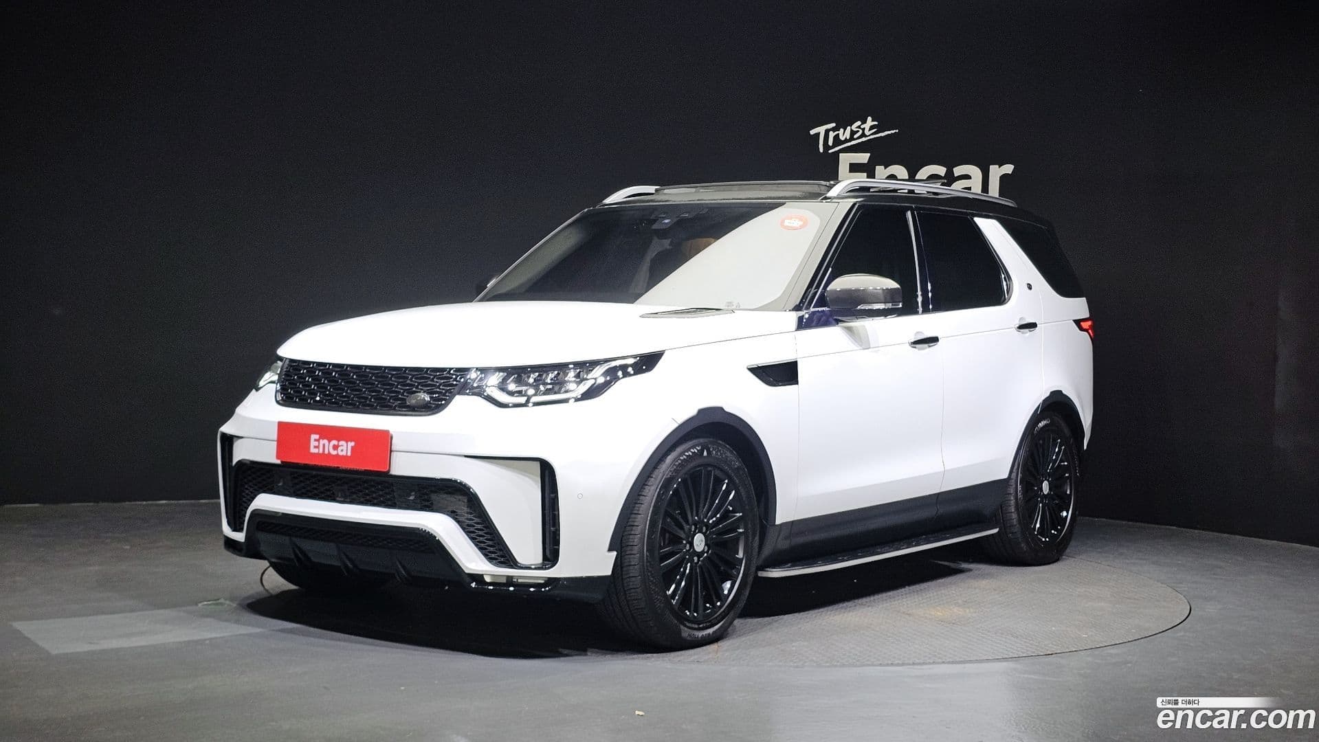 Main__Slider__Photo:Discovery Land Rover 2018.4-0