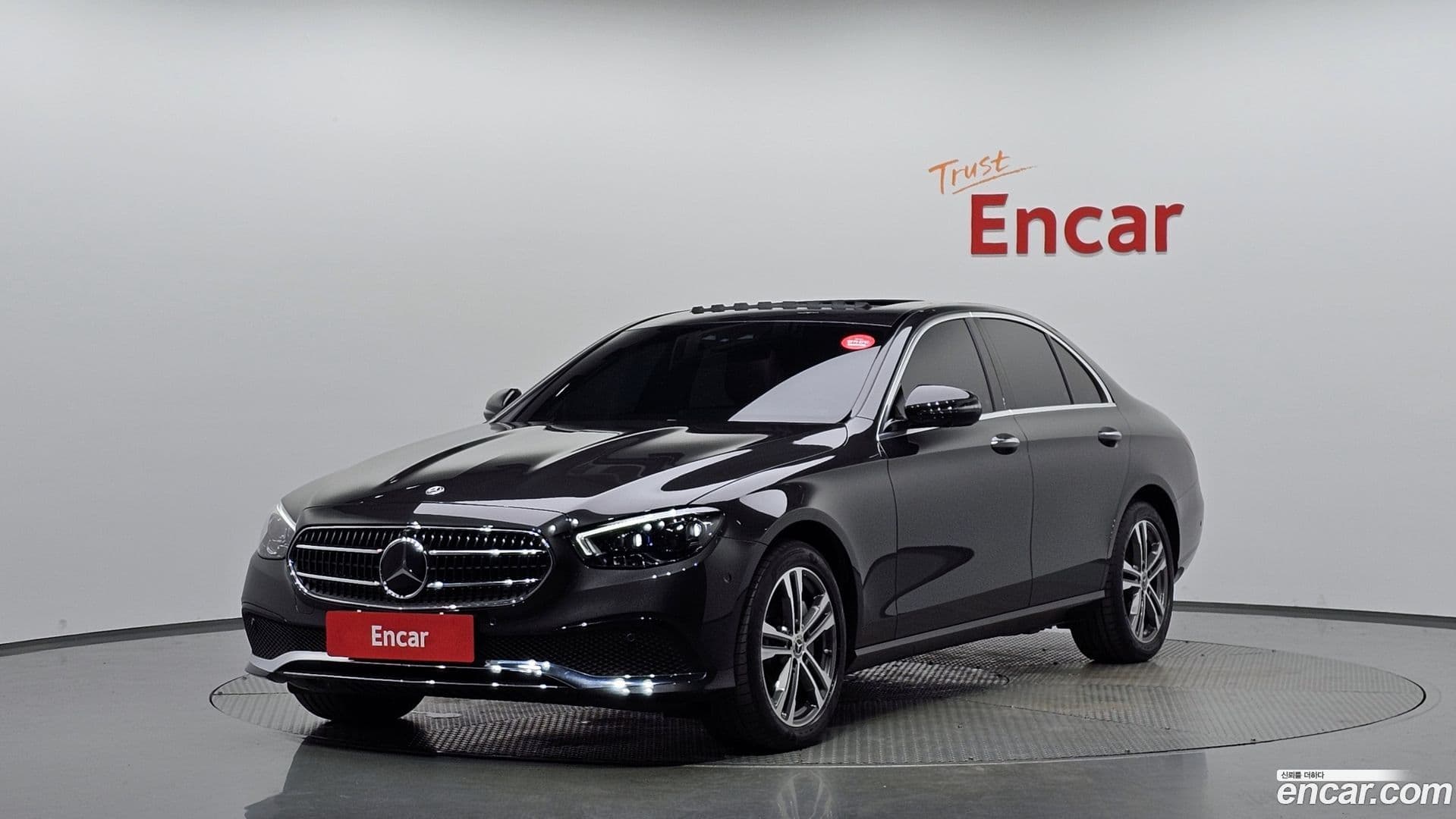 Main__Slider__Photo:E-Class Mercedes-Benz 2021.11-0