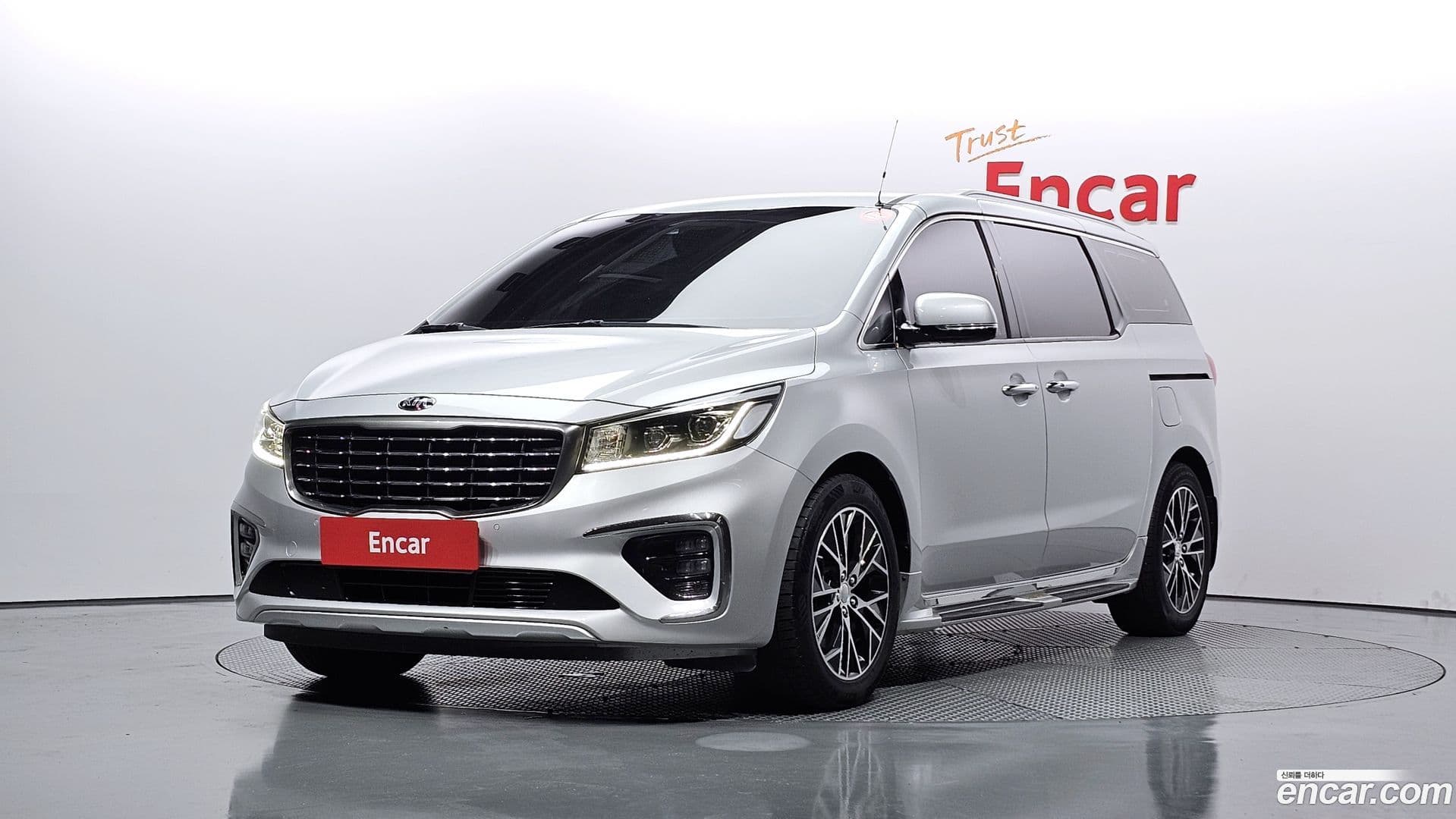 Main__Slider__Photo:Canival Kia 2019.8-0