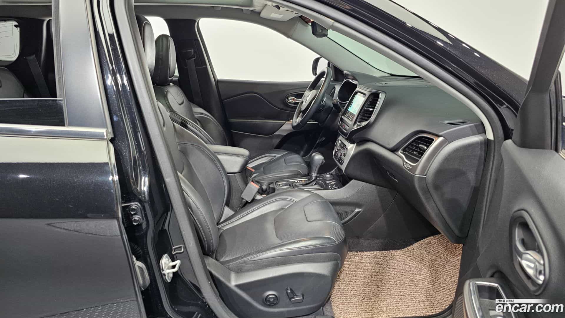 Cherokee Jeep 2018.9-OPTION-015