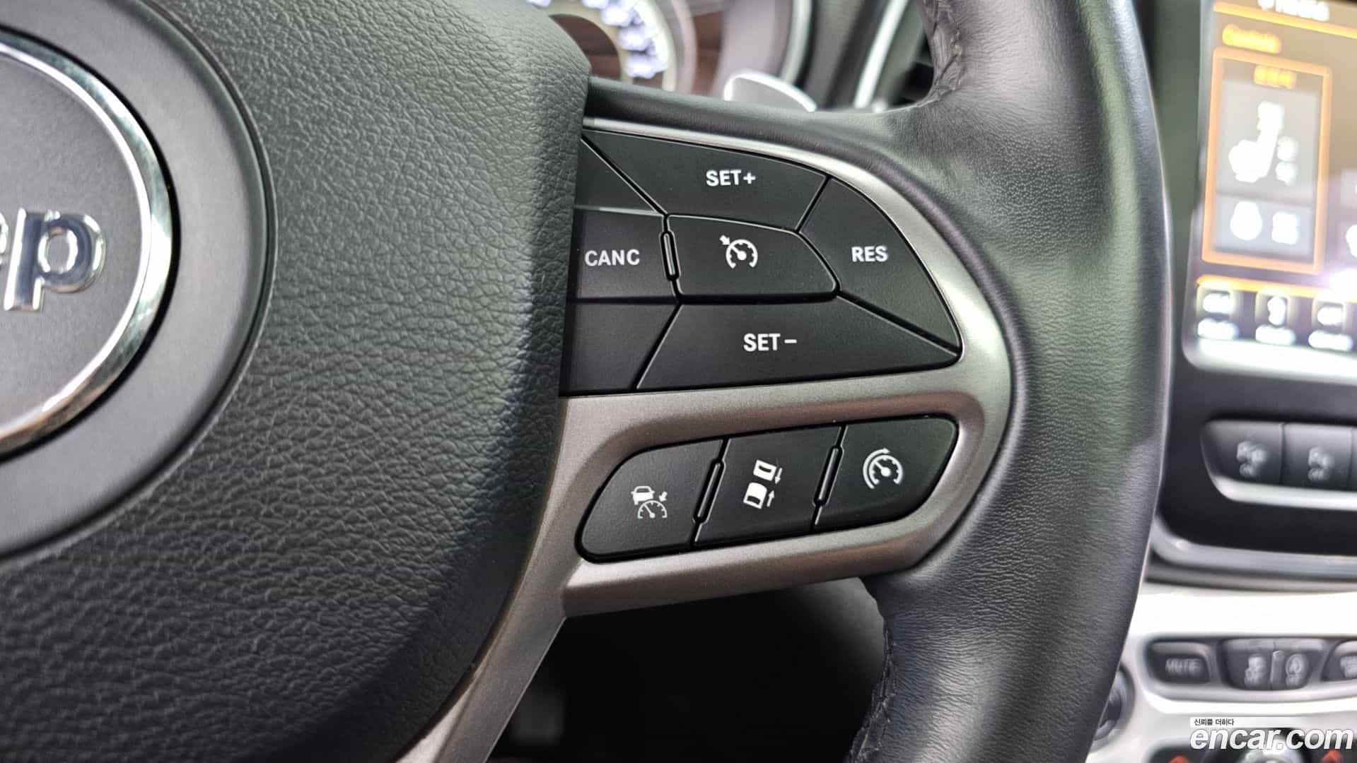 Cherokee Jeep 2018.9-OPTION-023